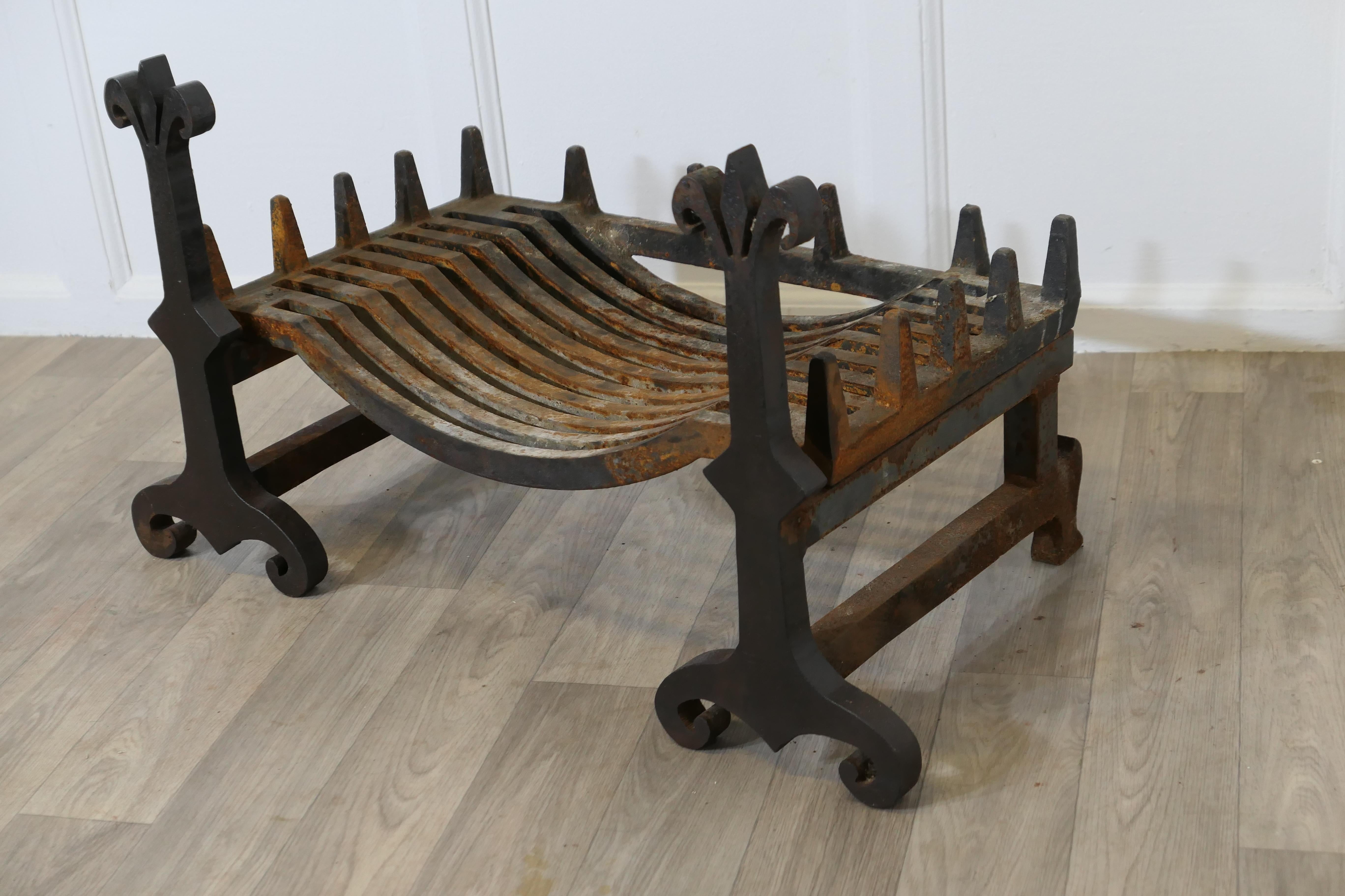 A Large, Heavy Pair of Late 19th Century Iron Andirons Complete with Grate In Good Condition For Sale In Godshill, Isle of Wight