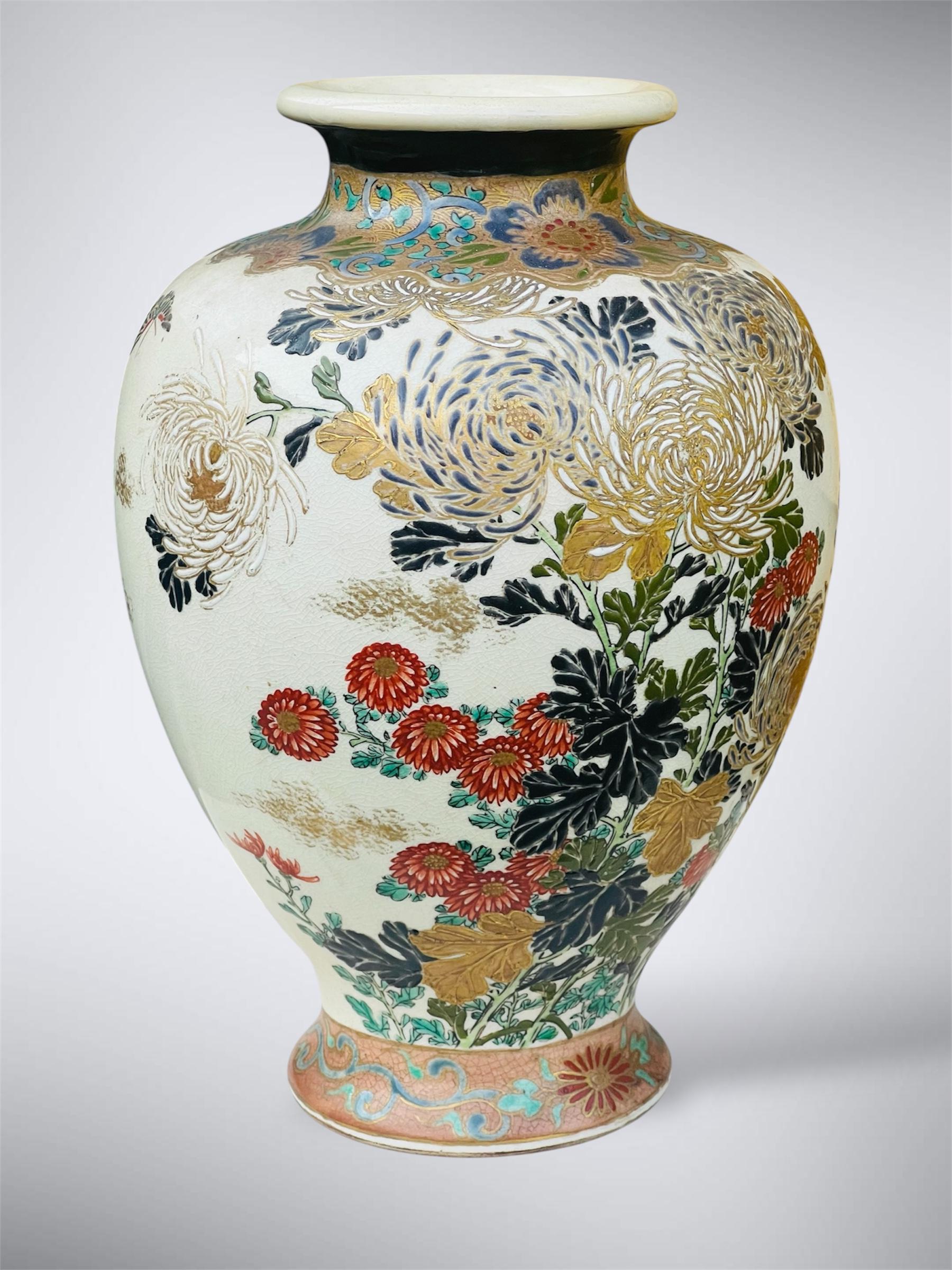 Große kaiserliche Satsuma-Vase von Toshinobu, Meiji-Zeit (Handbemalt) im Angebot