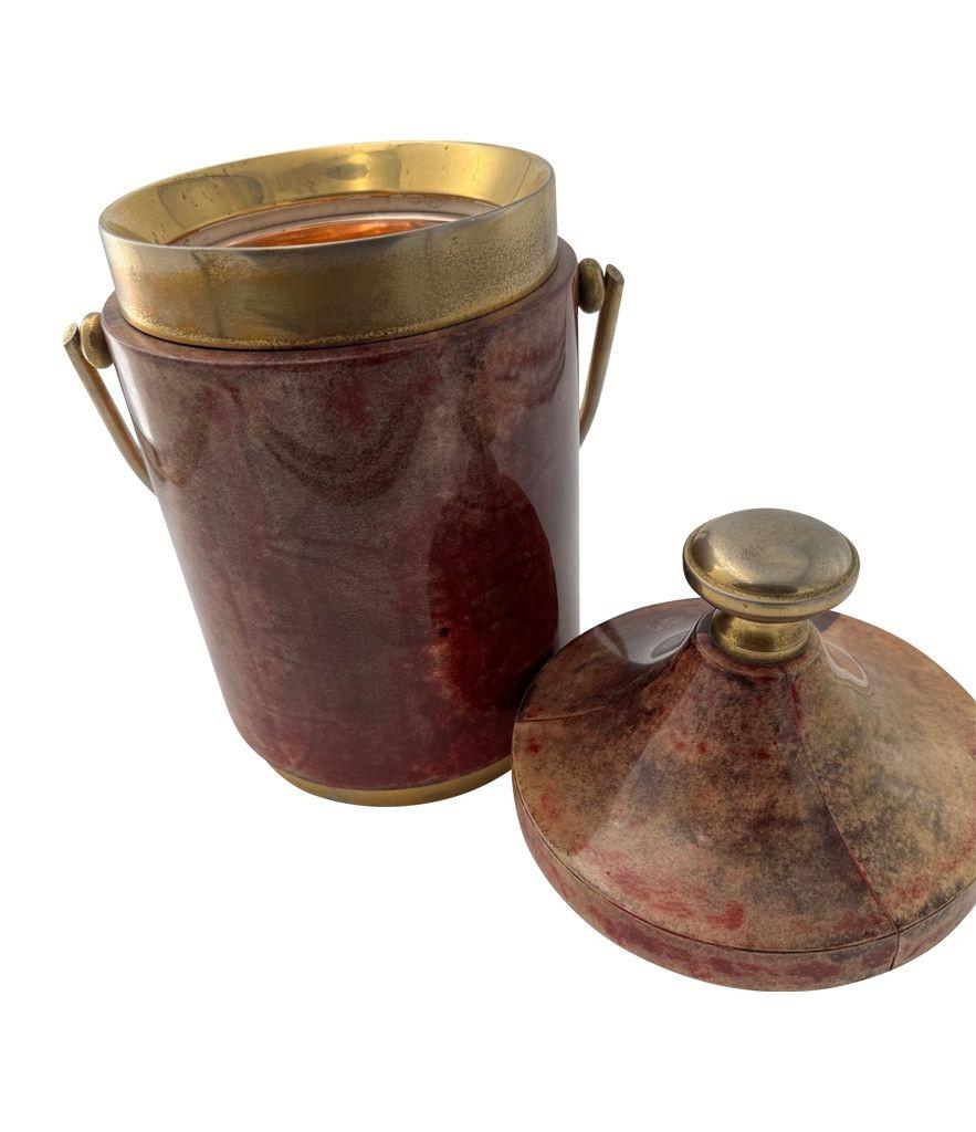 A large Italian 1960s lacquered goat skin ice bucket by Aldo Tura en vente 4