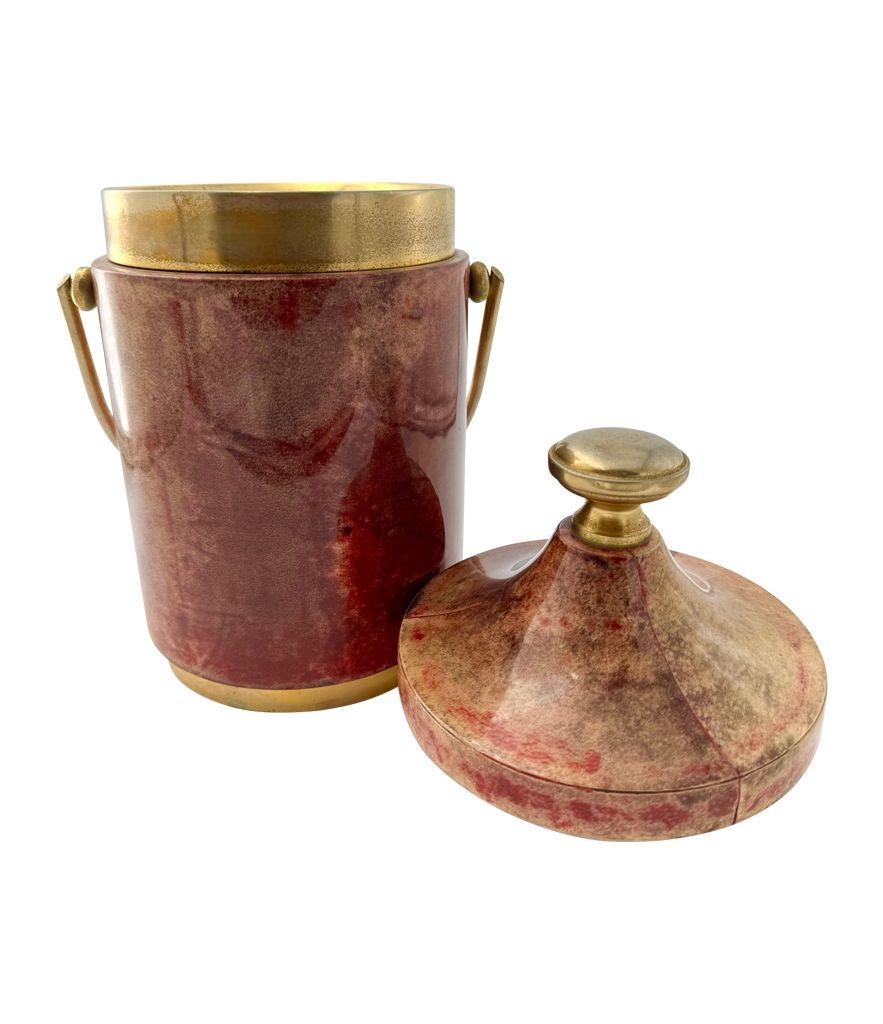 italien A large Italian 1960s lacquered goat skin ice bucket by Aldo Tura en vente
