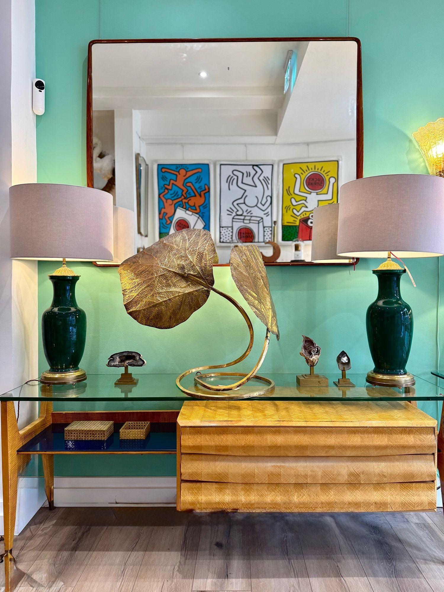 Gran lámpara de sobremesa italiana de latón doble 