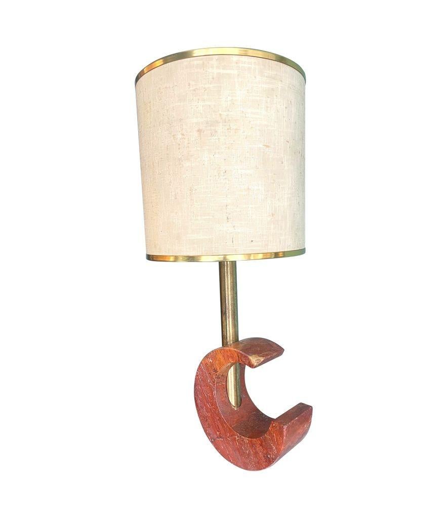 A large Italian 1970s red Venetian marble and brass lamp with orignal shade In Good Condition For Sale In London, GB