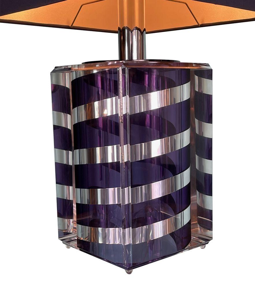 A large Italian 1970s Romeo Rega lucite and chrome lamp in purple and chrome For Sale 7