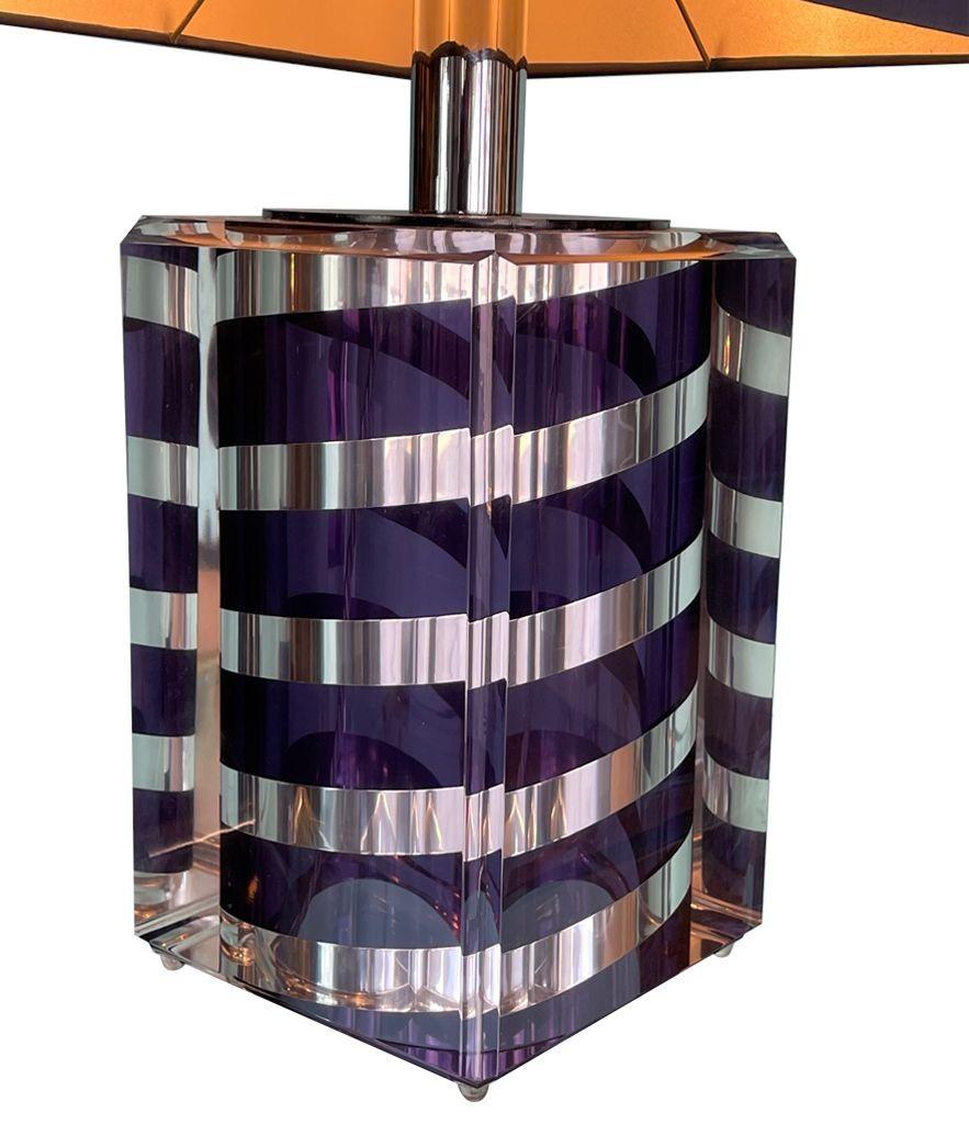 A large Italian 1970s Romeo Rega lucite and chrome lamp in purple and chrome For Sale 1