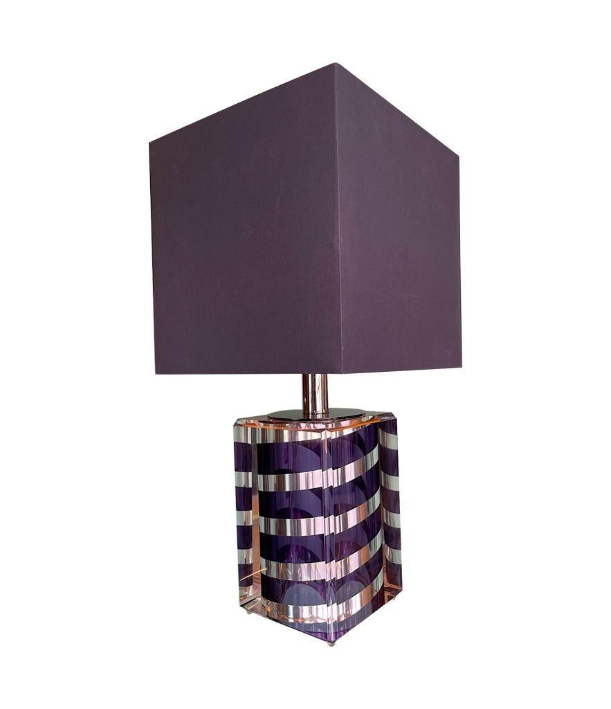 A large Italian 1970s Romeo Rega lucite and chrome lamp in purple and chrome For Sale 3