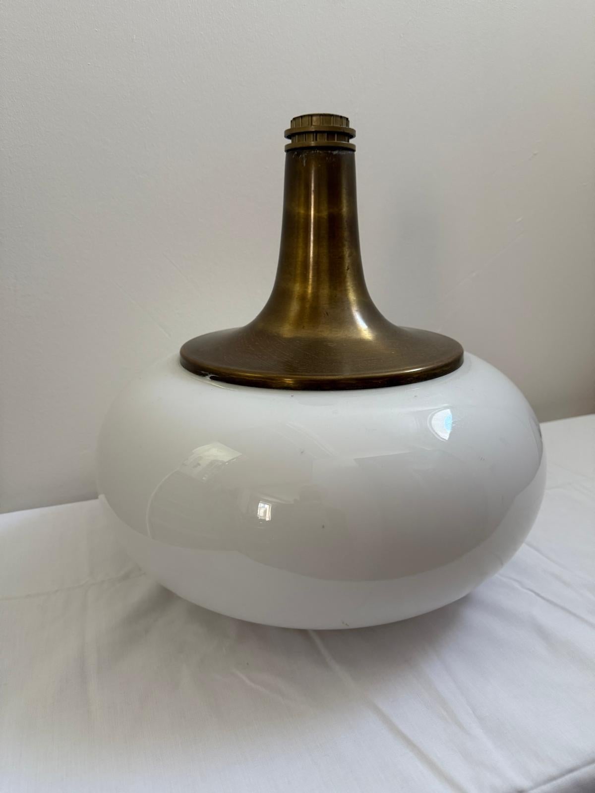 Bronzed A large Italian c.70's table lamp For Sale