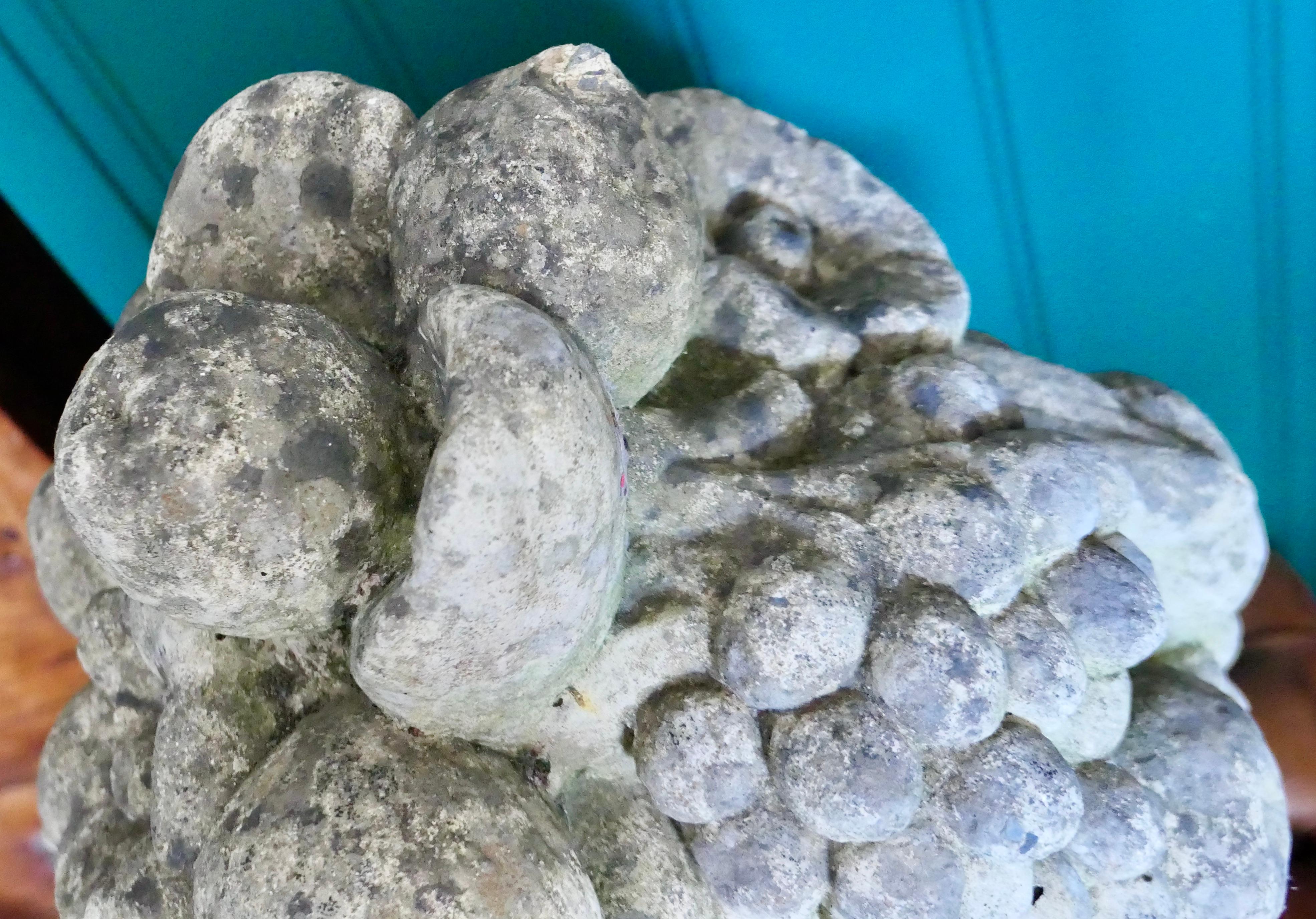 XIXe siècle Grand panier à fruits italien sculpté en pierre calcaire en vente