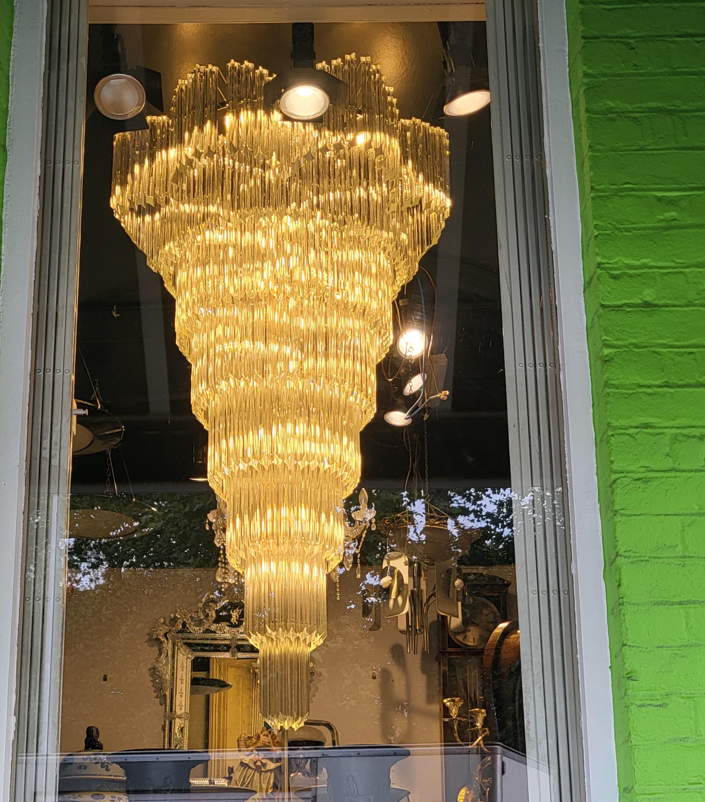 Art déco Majestueux lustre italien à cascade en cristal dans le style de Venini en vente