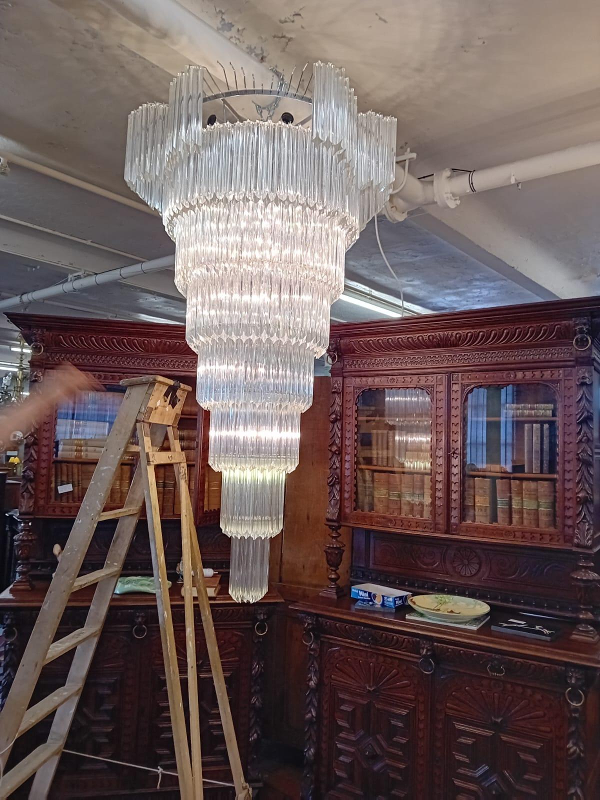 Poli Majestueux lustre italien à cascade en cristal dans le style de Venini en vente