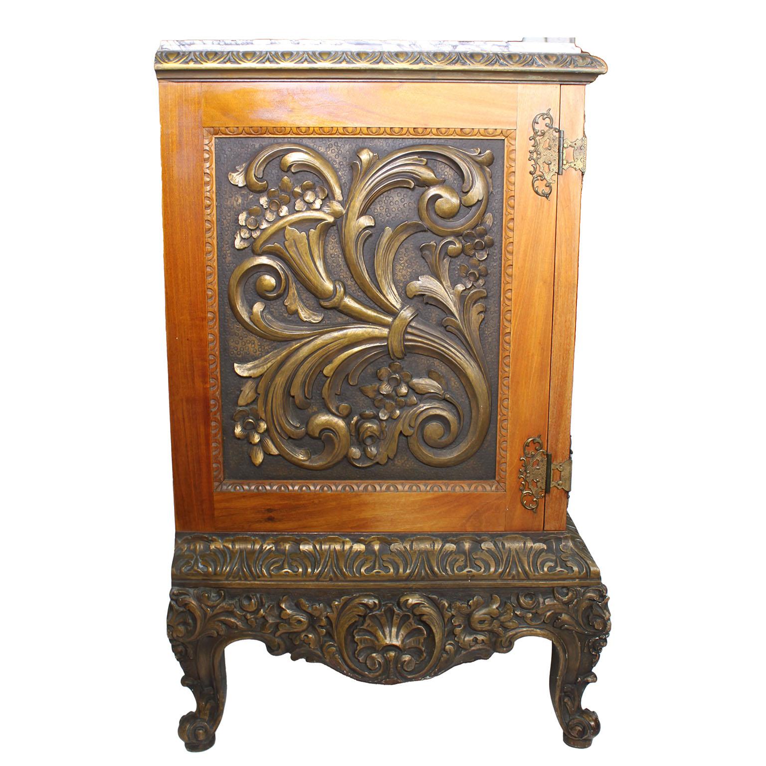 Large Italian Early 20th Century Gildwood Carved Server Buffet with Marble Top In Good Condition For Sale In Los Angeles, CA