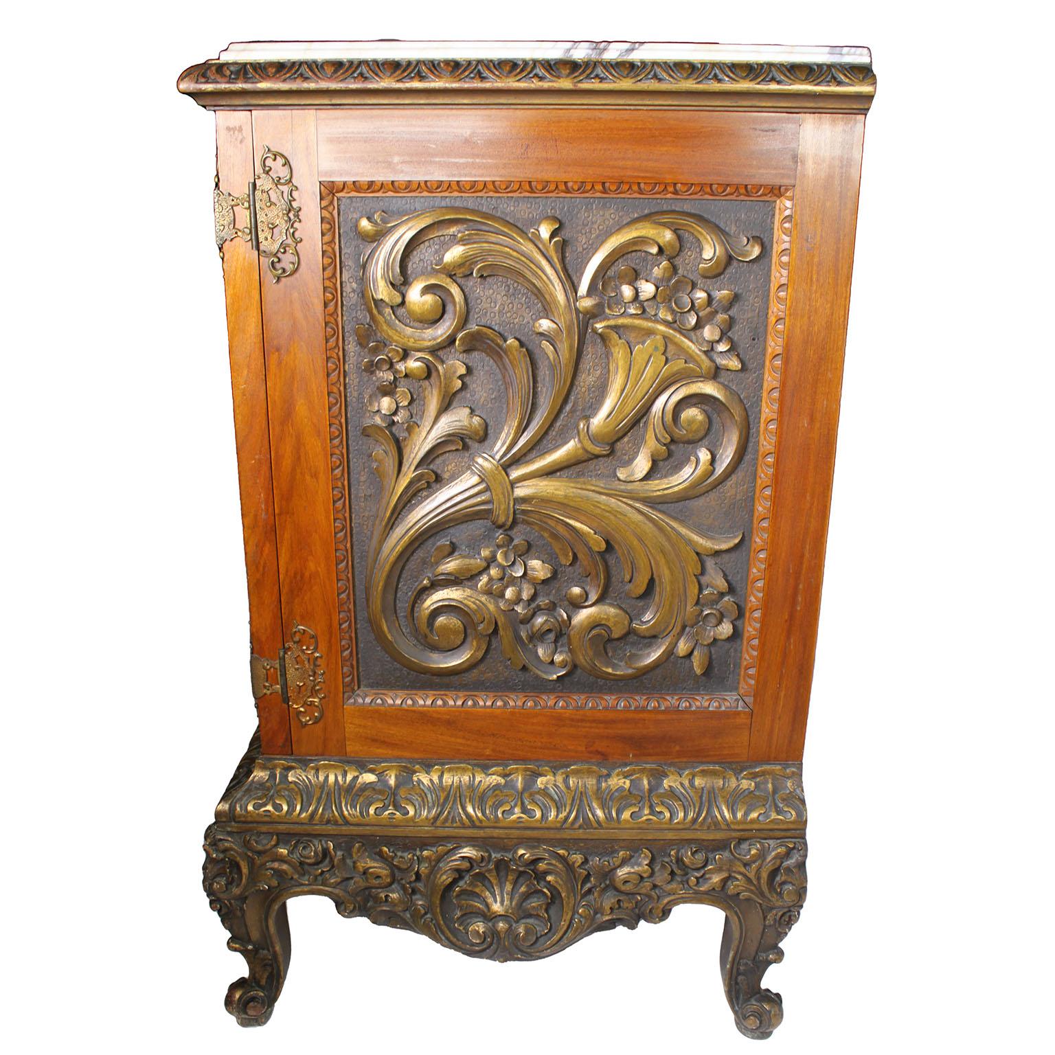 Large Italian Early 20th Century Gildwood Carved Server Buffet with Marble Top For Sale 1