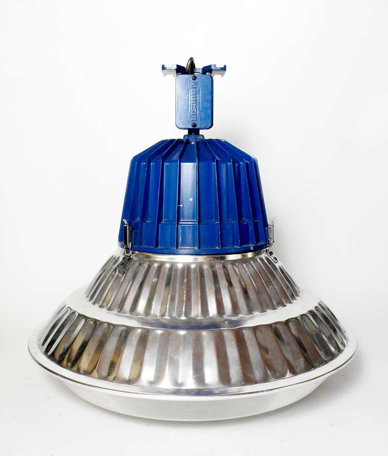 Big metal swinging Industrial light made out of enameled blue metal with an aluminium paraboloid and plastic spread. Disano Illuminazione Italy.
