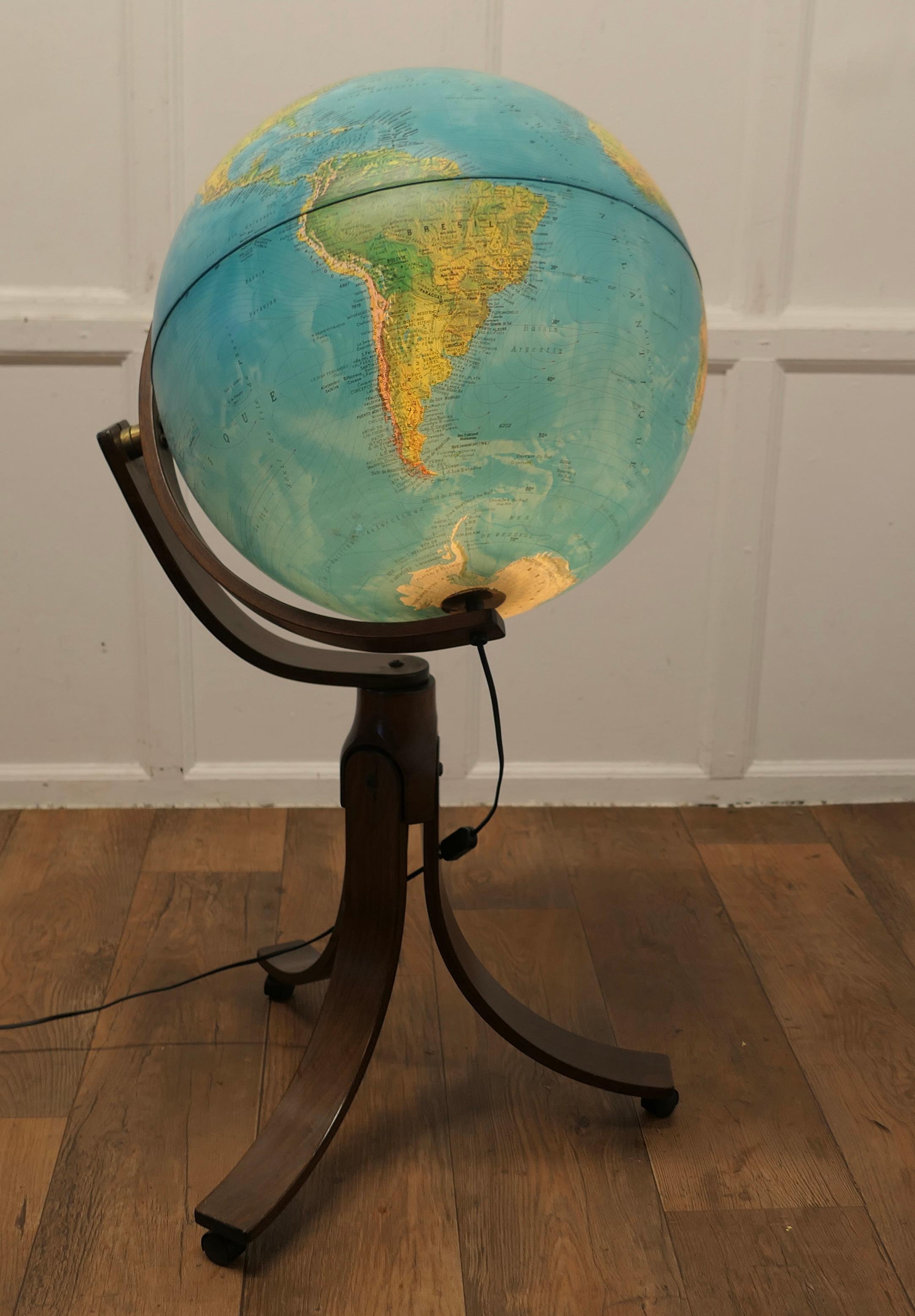 Legno curvato Un grande globo terrestre italiano della metà del secolo scorso di Ricoscope in vendita