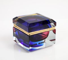 Grande boîte à charnière en bronze doré et cristal multicolore de Murano (Italie)