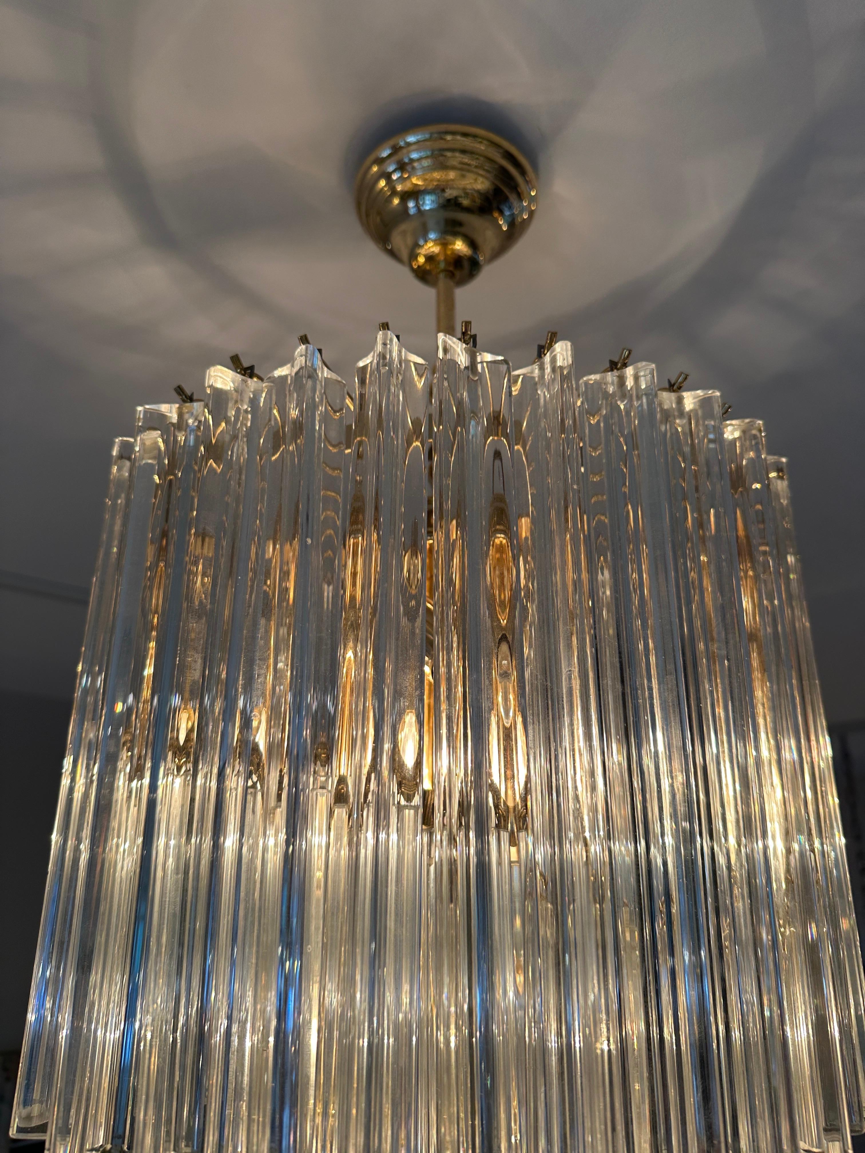 A large Italian Murano Glass Spiral Chandelier By Novaresi  For Sale 3