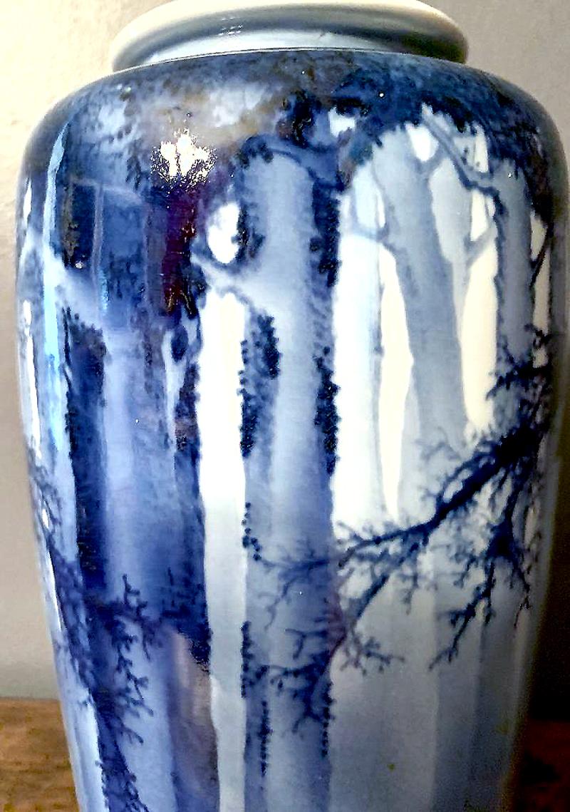 Grand vase japonais bleu et blanc par Mazuku Kozan Période Meiji Bon état - En vente à Atlanta, GA