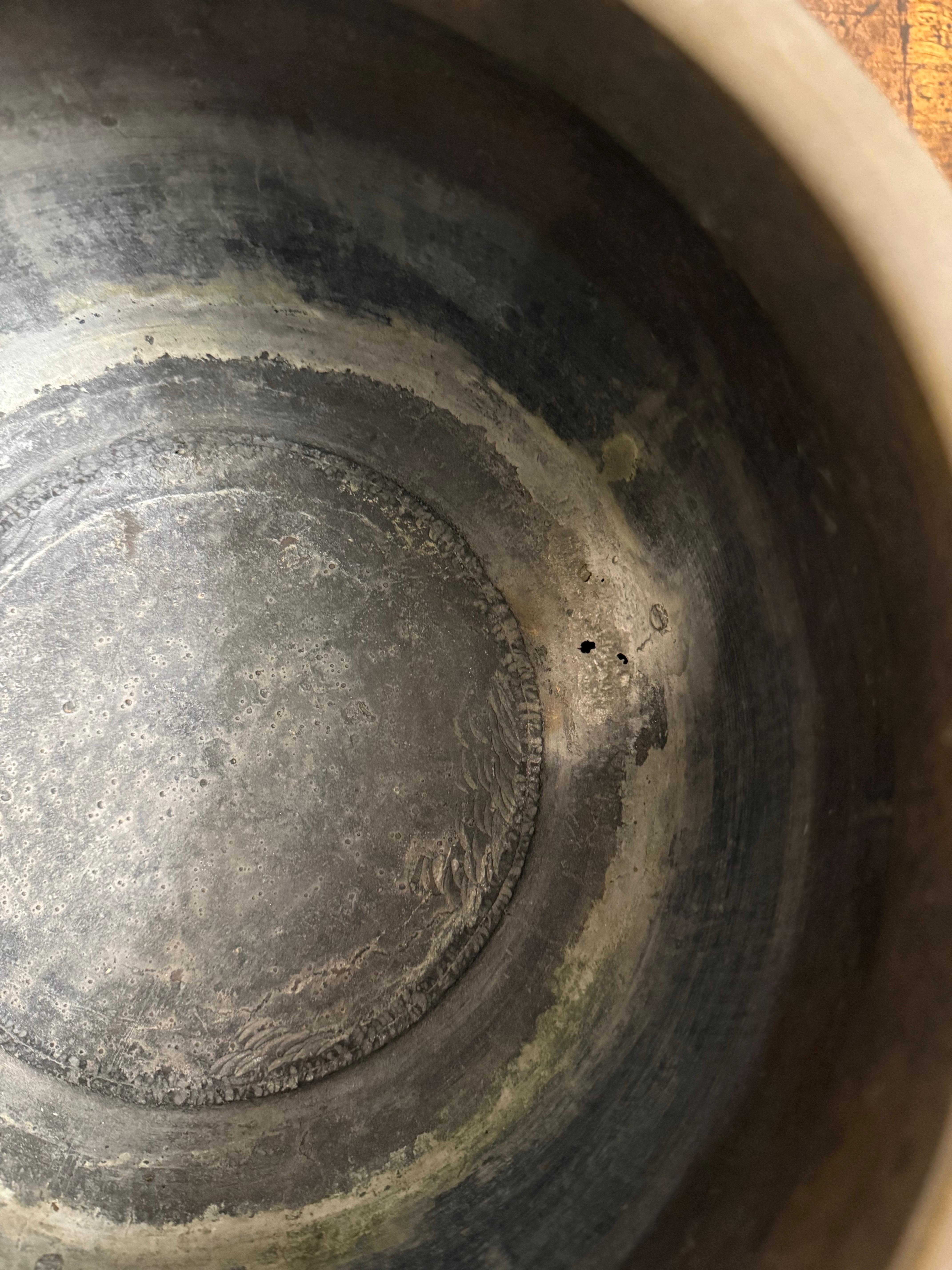 Japonais Grand encensoir japonais en bronze moulé, période Meiji, fin du XIXe siècle en vente