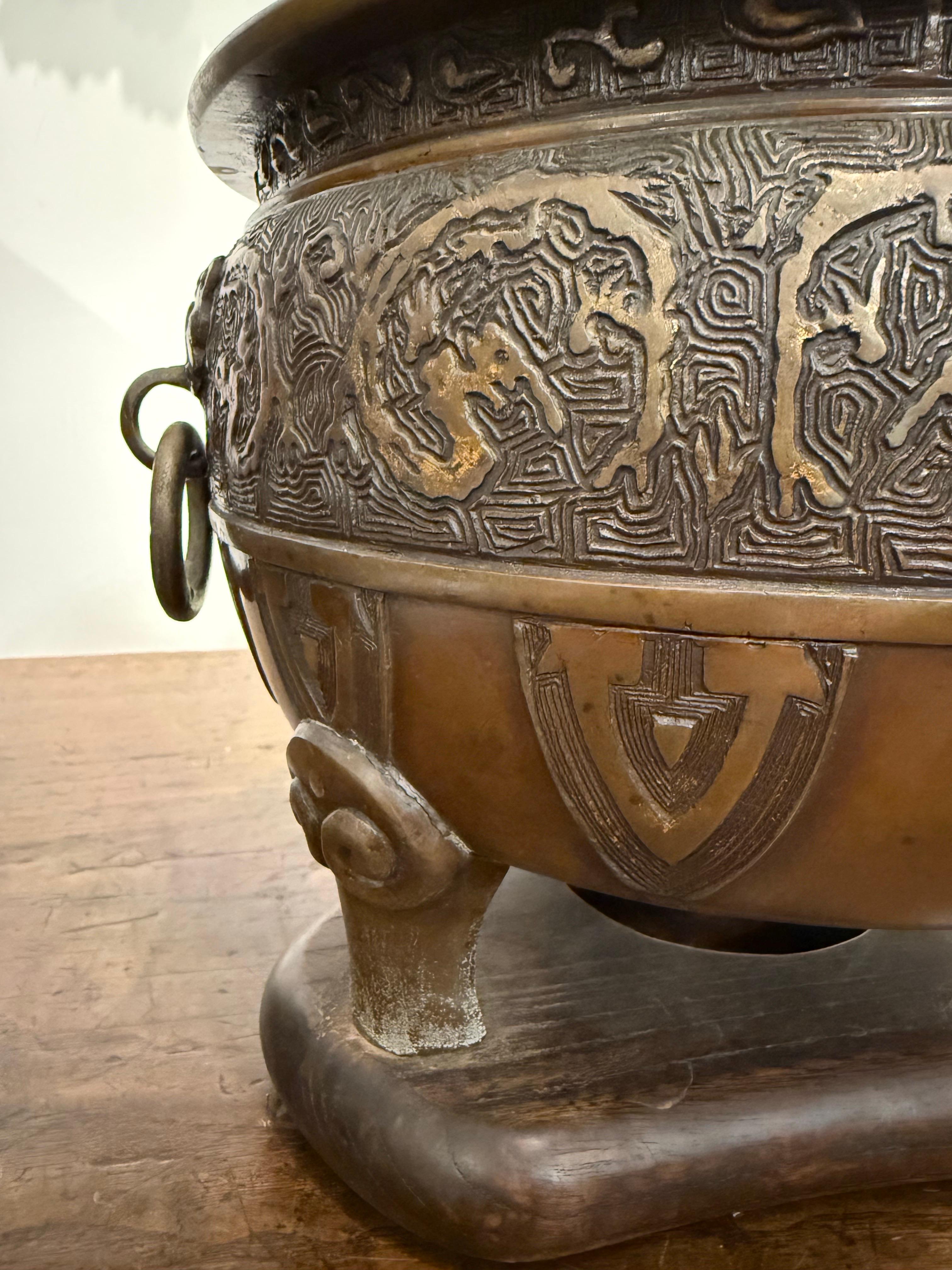 Moulage Grand encensoir japonais en bronze moulé, période Meiji, fin du XIXe siècle en vente