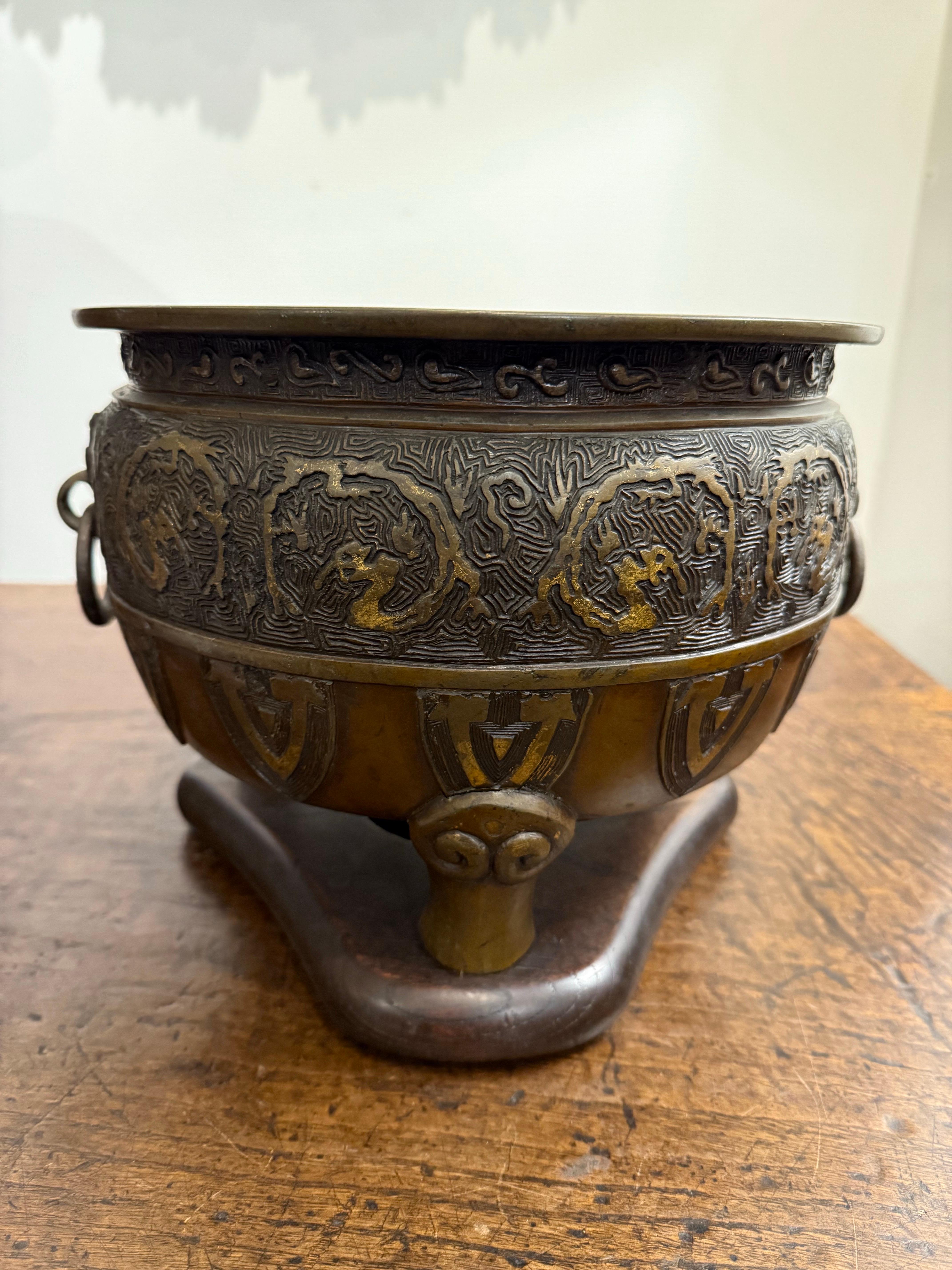 Grand encensoir japonais en bronze moulé, période Meiji, fin du XIXe siècle Bon état - En vente à ARMADALE, VIC