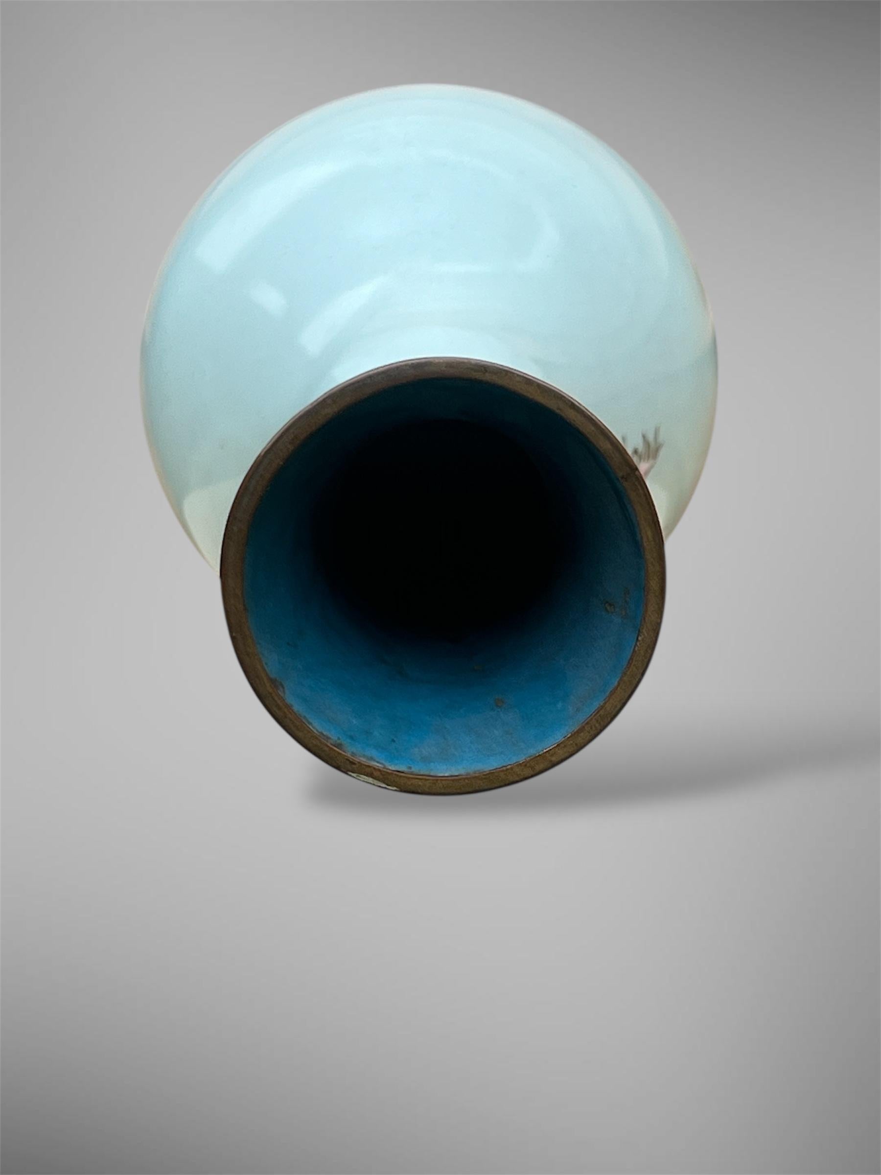 Un grande vaso a bottiglia giapponese in smalto cloisonné nello stile di Namikawa Sōsuke in vendita 10