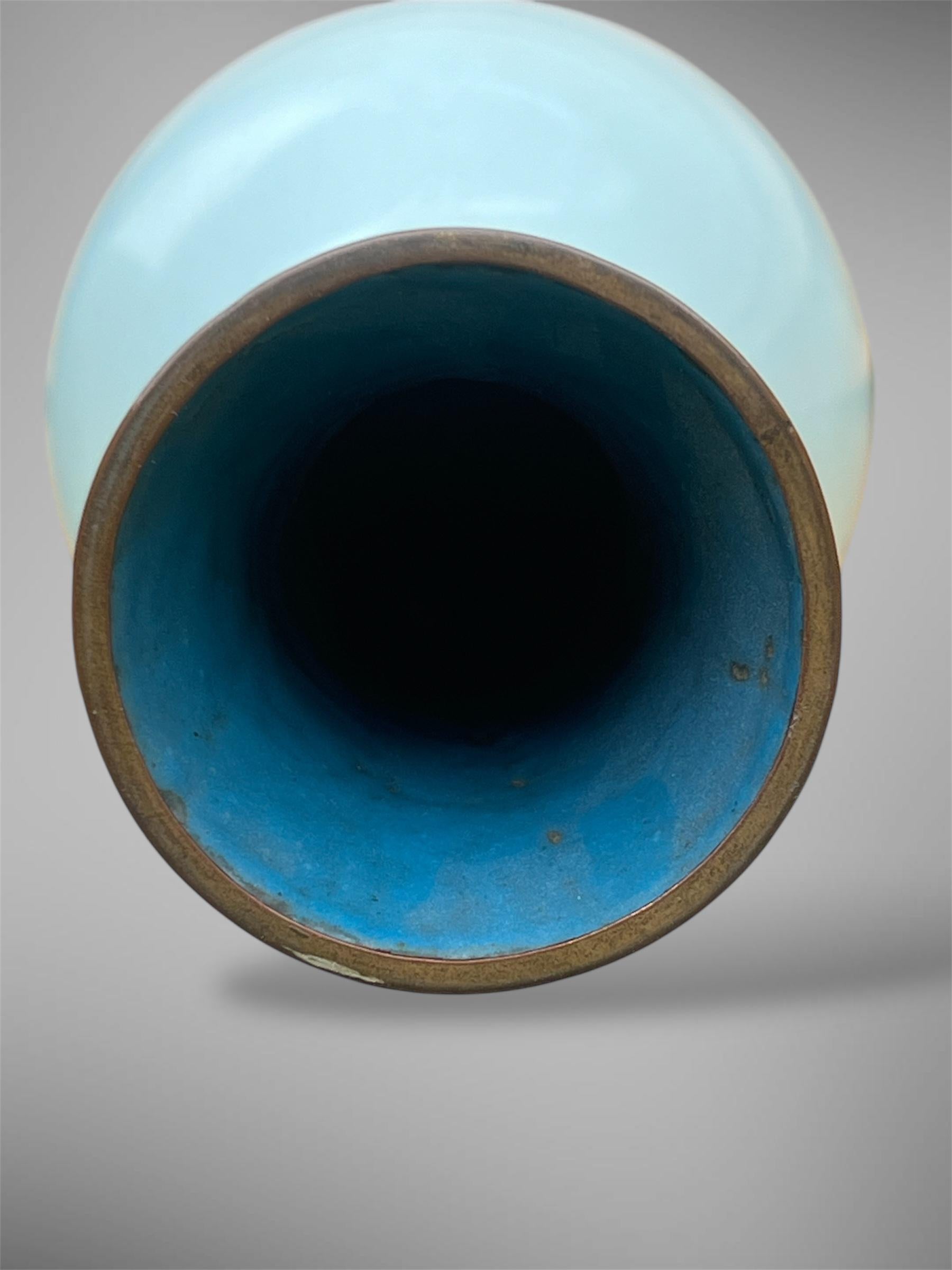 Un grande vaso a bottiglia giapponese in smalto cloisonné nello stile di Namikawa Sōsuke in vendita 11
