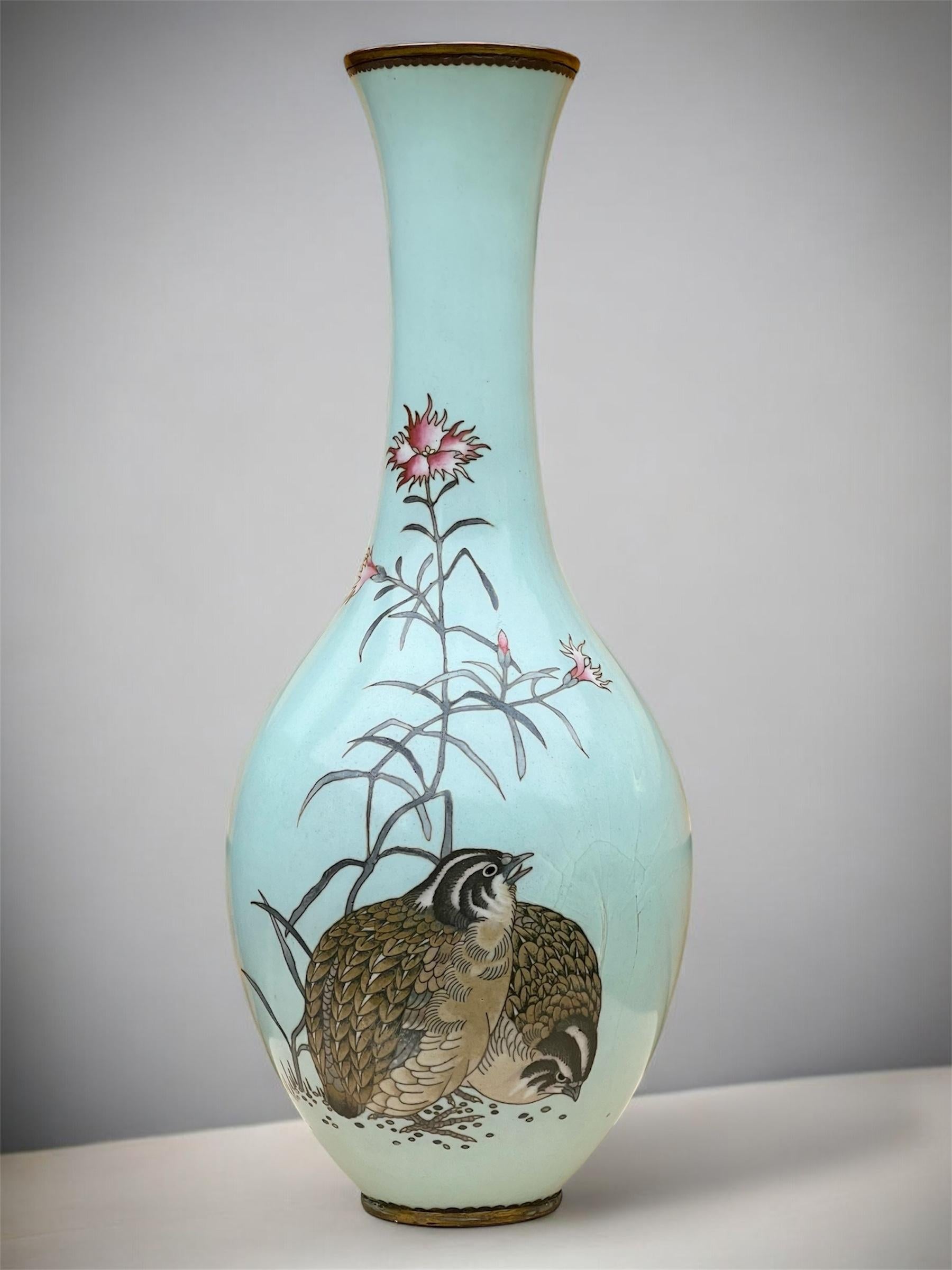 Giapponese Un grande vaso a bottiglia giapponese in smalto cloisonné nello stile di Namikawa Sōsuke in vendita