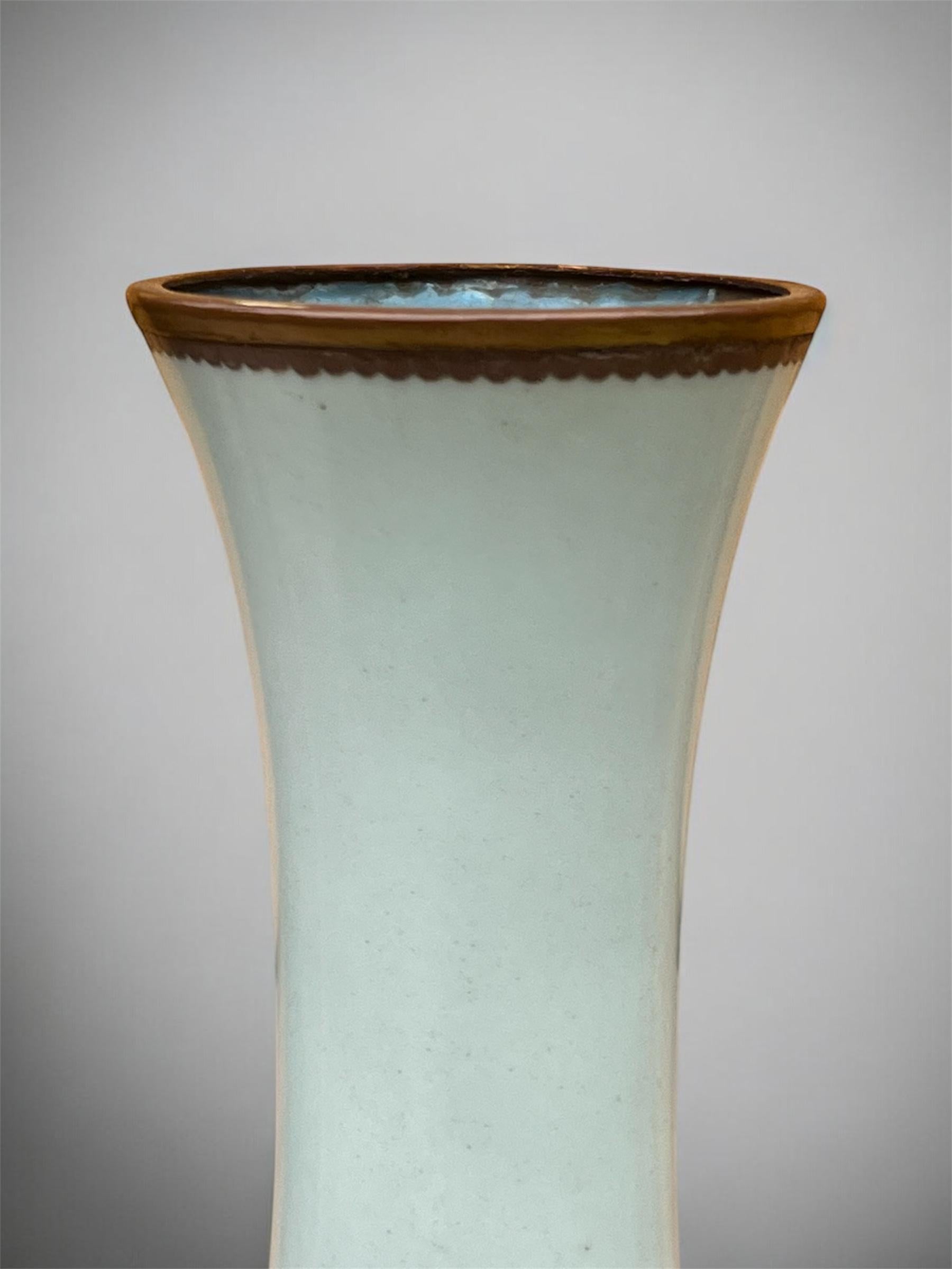 Un grande vaso a bottiglia giapponese in smalto cloisonné nello stile di Namikawa Sōsuke In condizioni buone in vendita a London, GB
