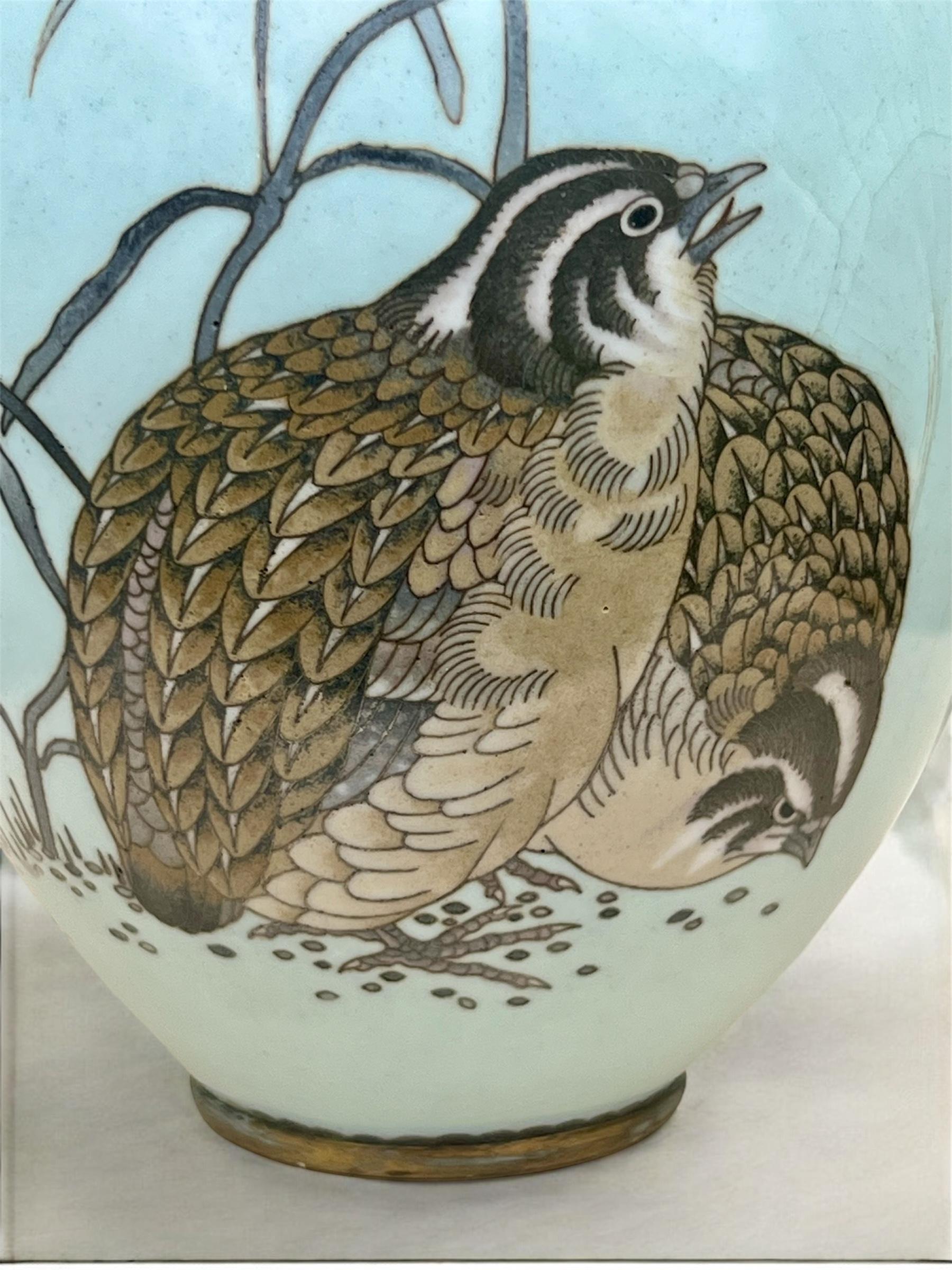 Smalto Un grande vaso a bottiglia giapponese in smalto cloisonné nello stile di Namikawa Sōsuke in vendita