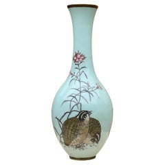 Un grande vaso a bottiglia giapponese in smalto cloisonné nello stile di Namikawa Sōsuke