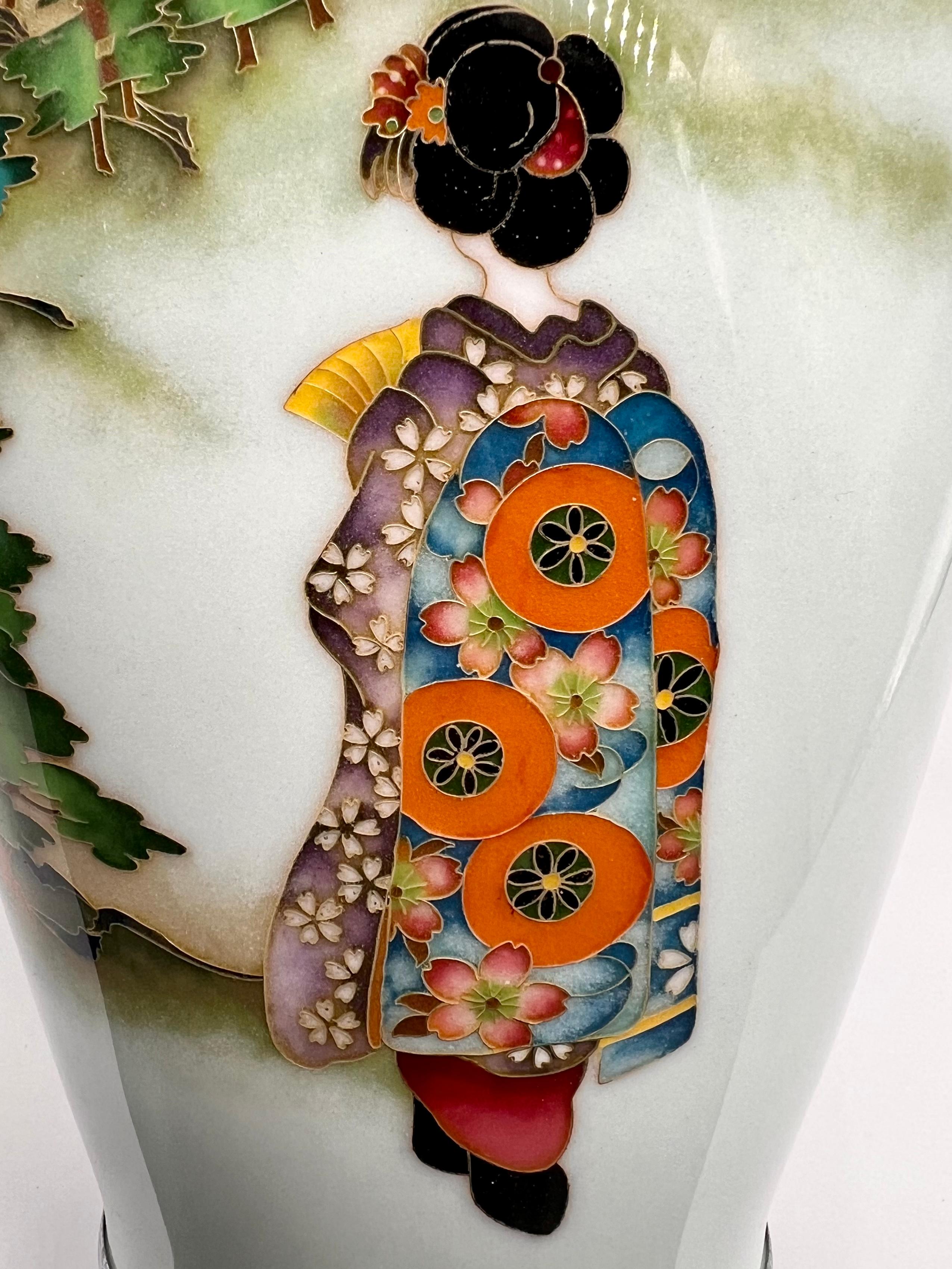 20ième siècle Un grand vase japonais en émail cloisonné attribué à Ando Jubei en vente