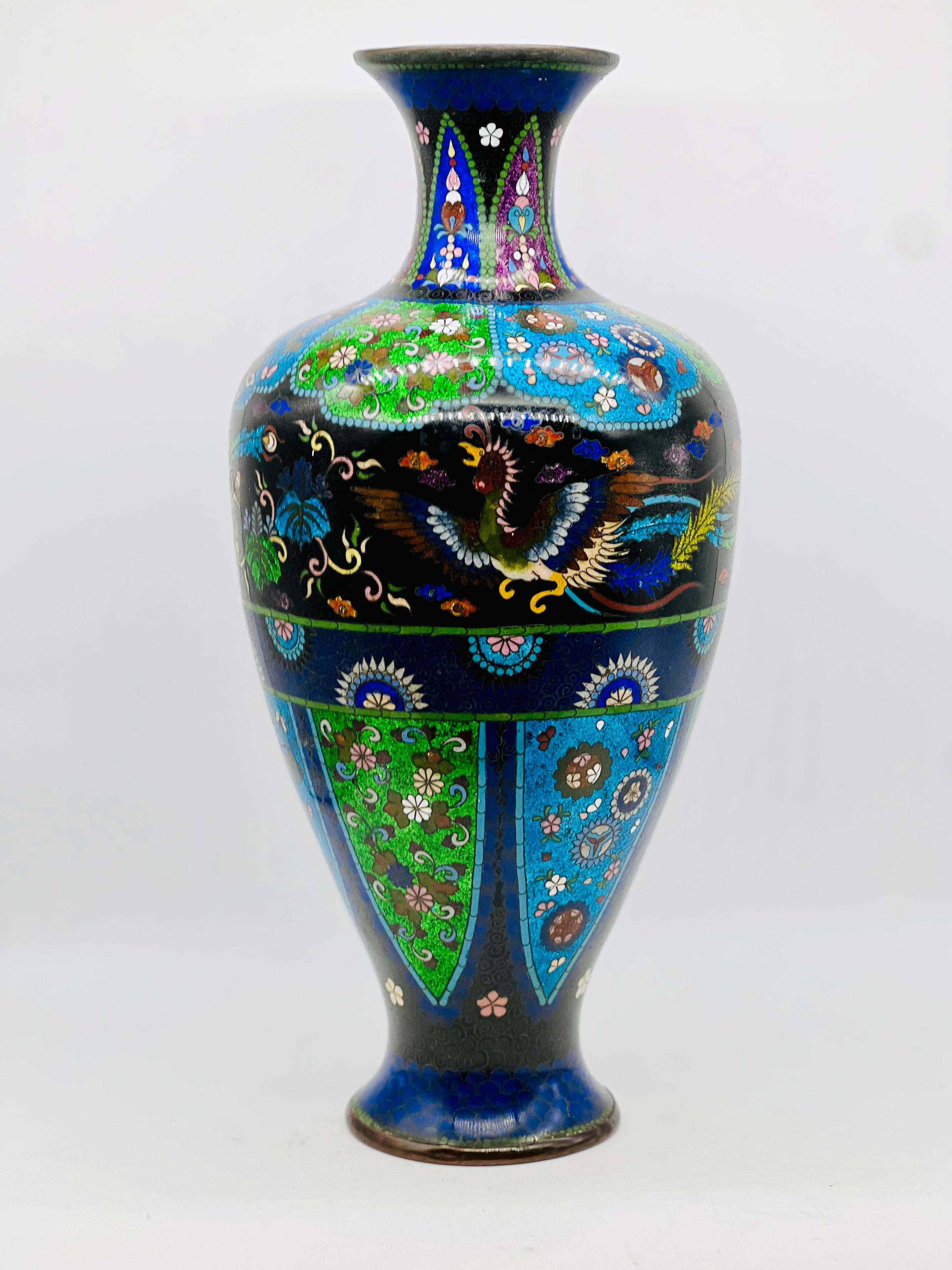 Gran jarrón balaustre japonés Ginbari de cloisonné . Periodo Meiji. en venta 11
