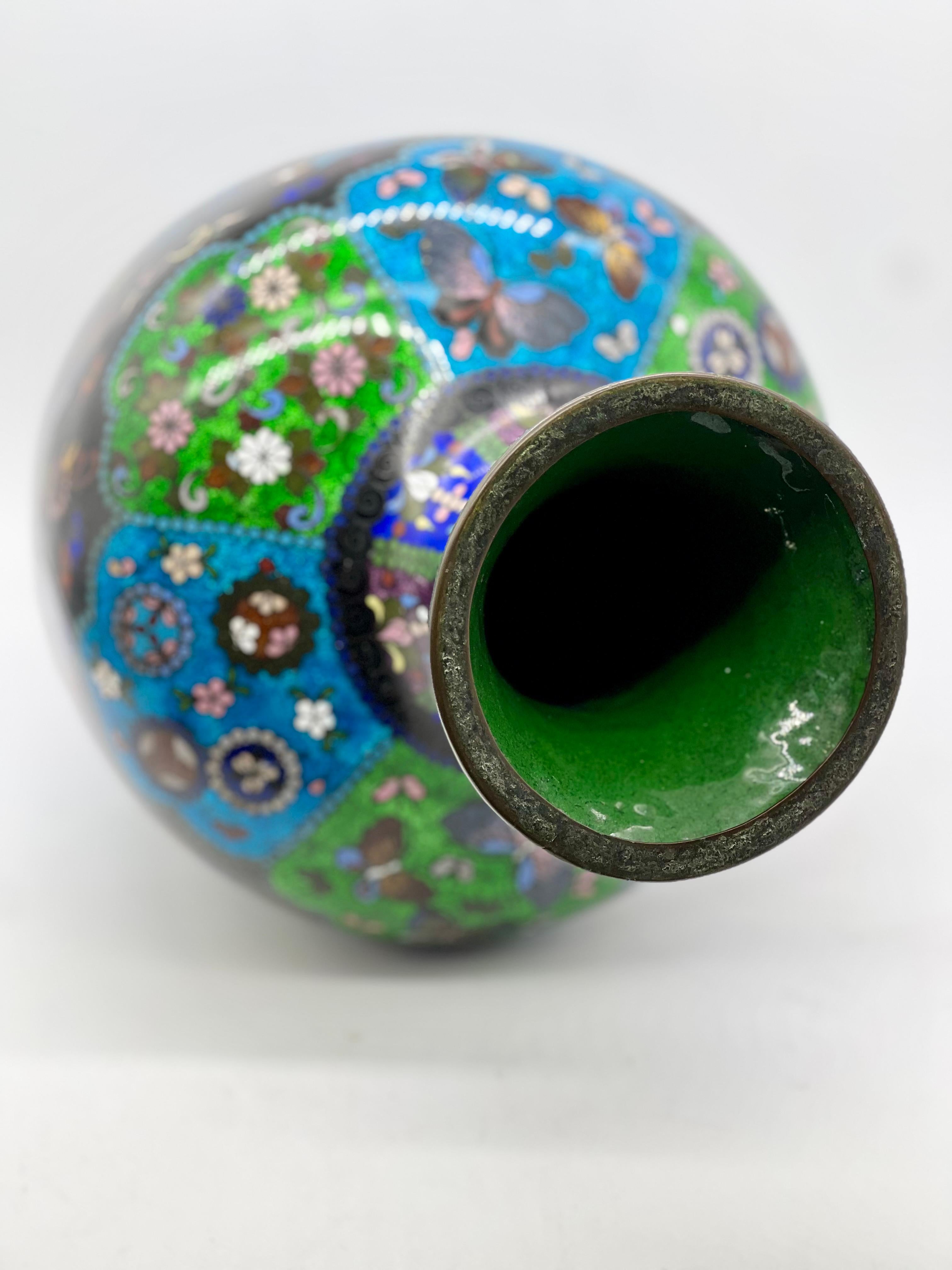 Gran jarrón balaustre japonés Ginbari de cloisonné . Periodo Meiji. en venta 12
