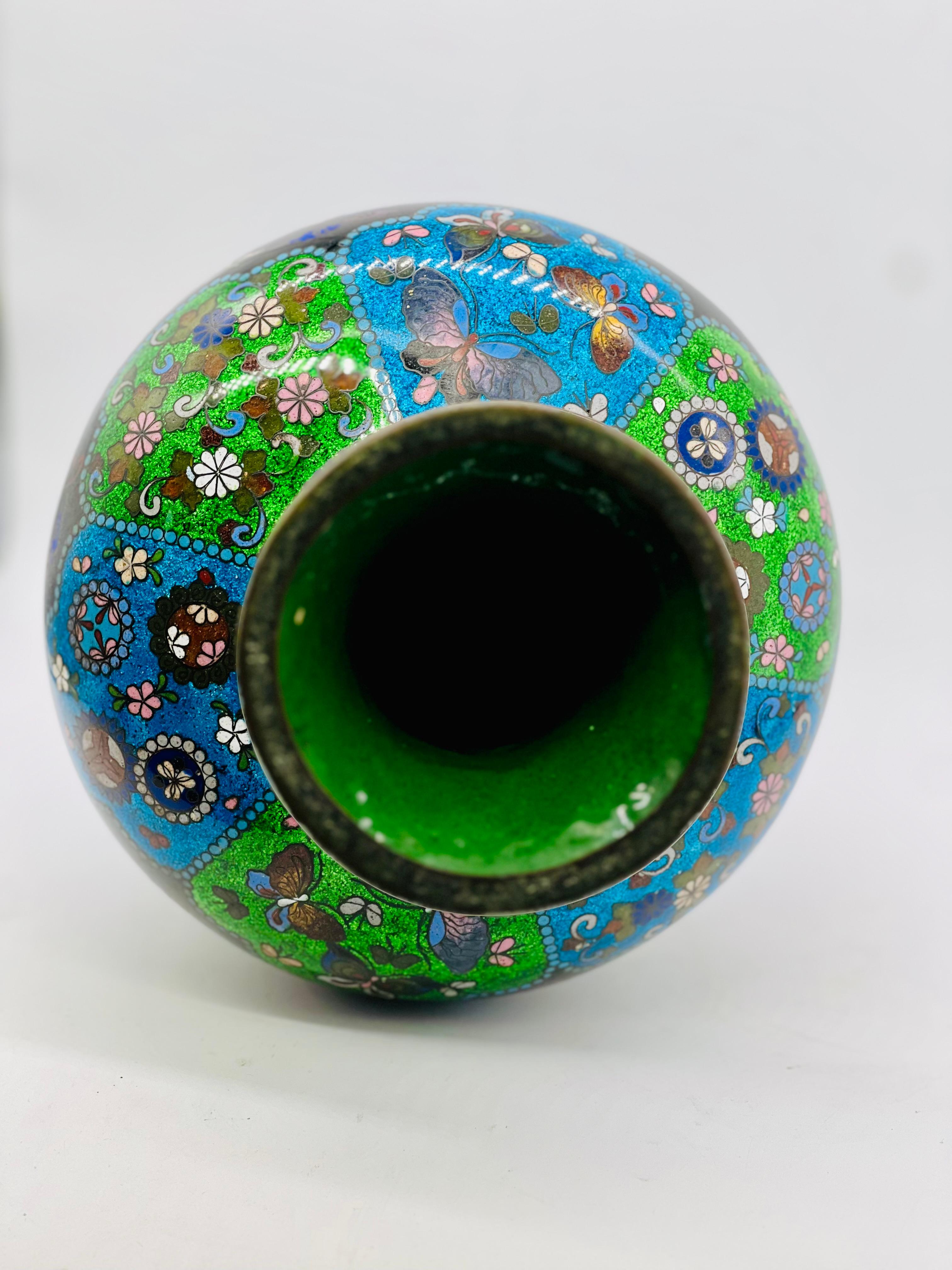 Gran jarrón balaustre japonés Ginbari de cloisonné . Periodo Meiji. en venta 13