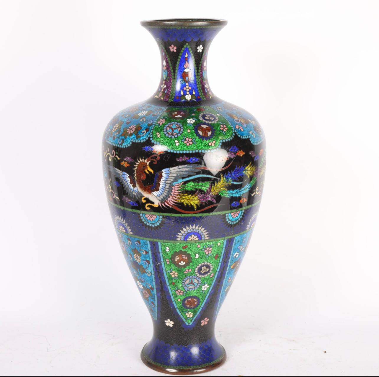 Gran jarrón balaustre japonés Ginbari de cloisonné . Periodo Meiji. Cloissoné en venta