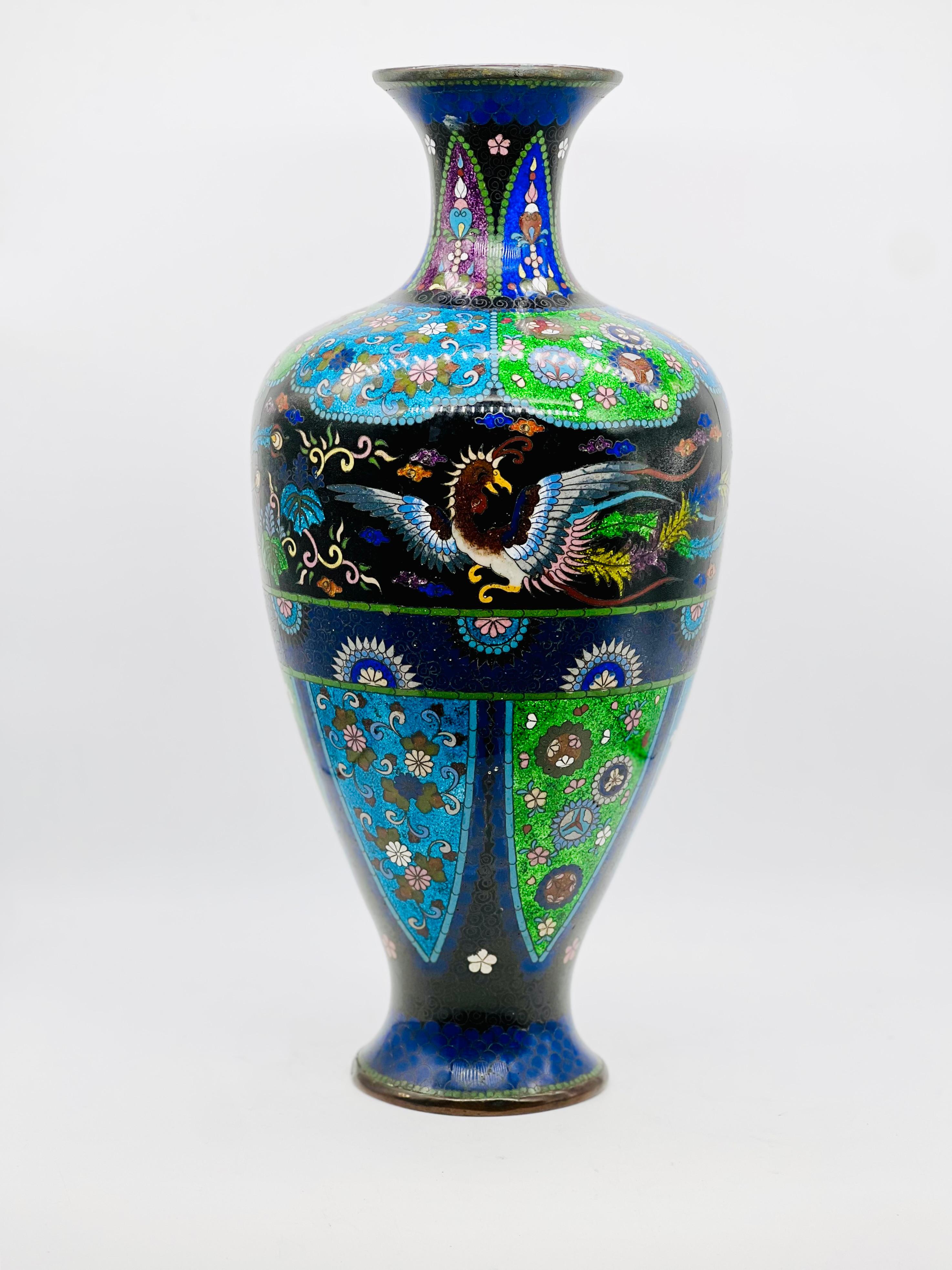 Gran jarrón balaustre japonés Ginbari de cloisonné . Periodo Meiji. en venta 1