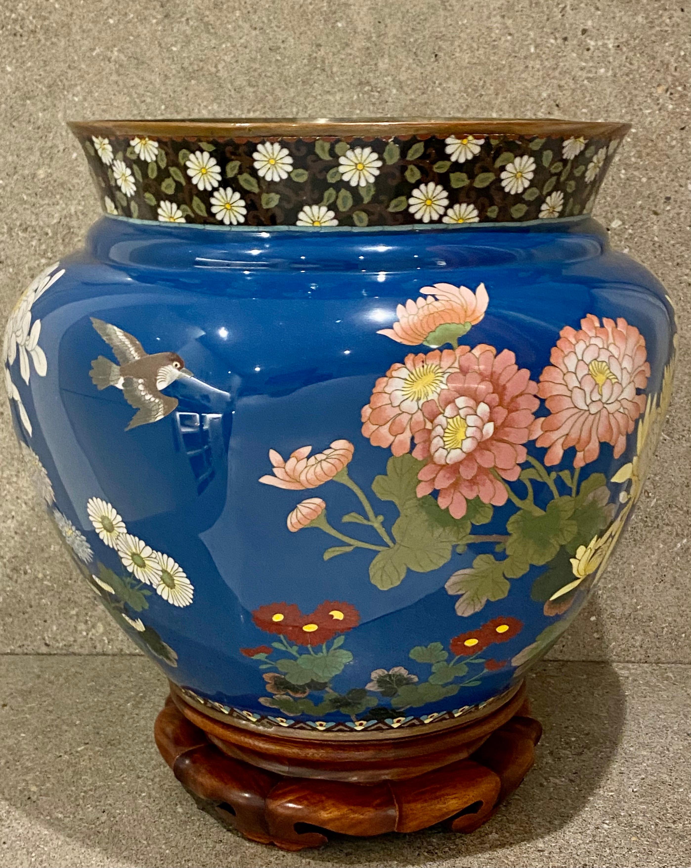 Large Japanese Cloisonne Jardiniere, Decorated with Flowers and Birds In Good Condition In London, GB