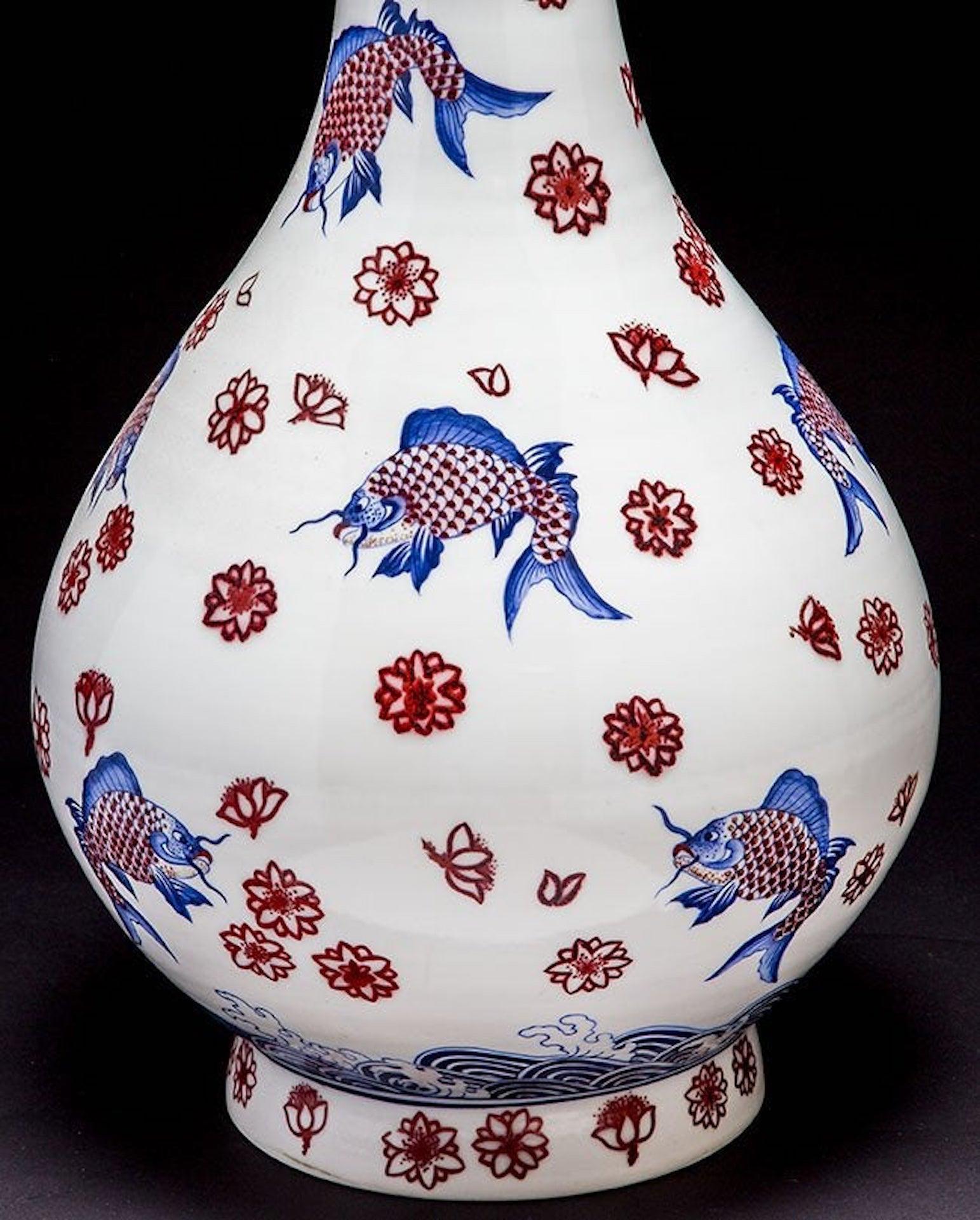 Large Japanese Imari Vase In Good Condition For Sale In West Palm Beach, FL