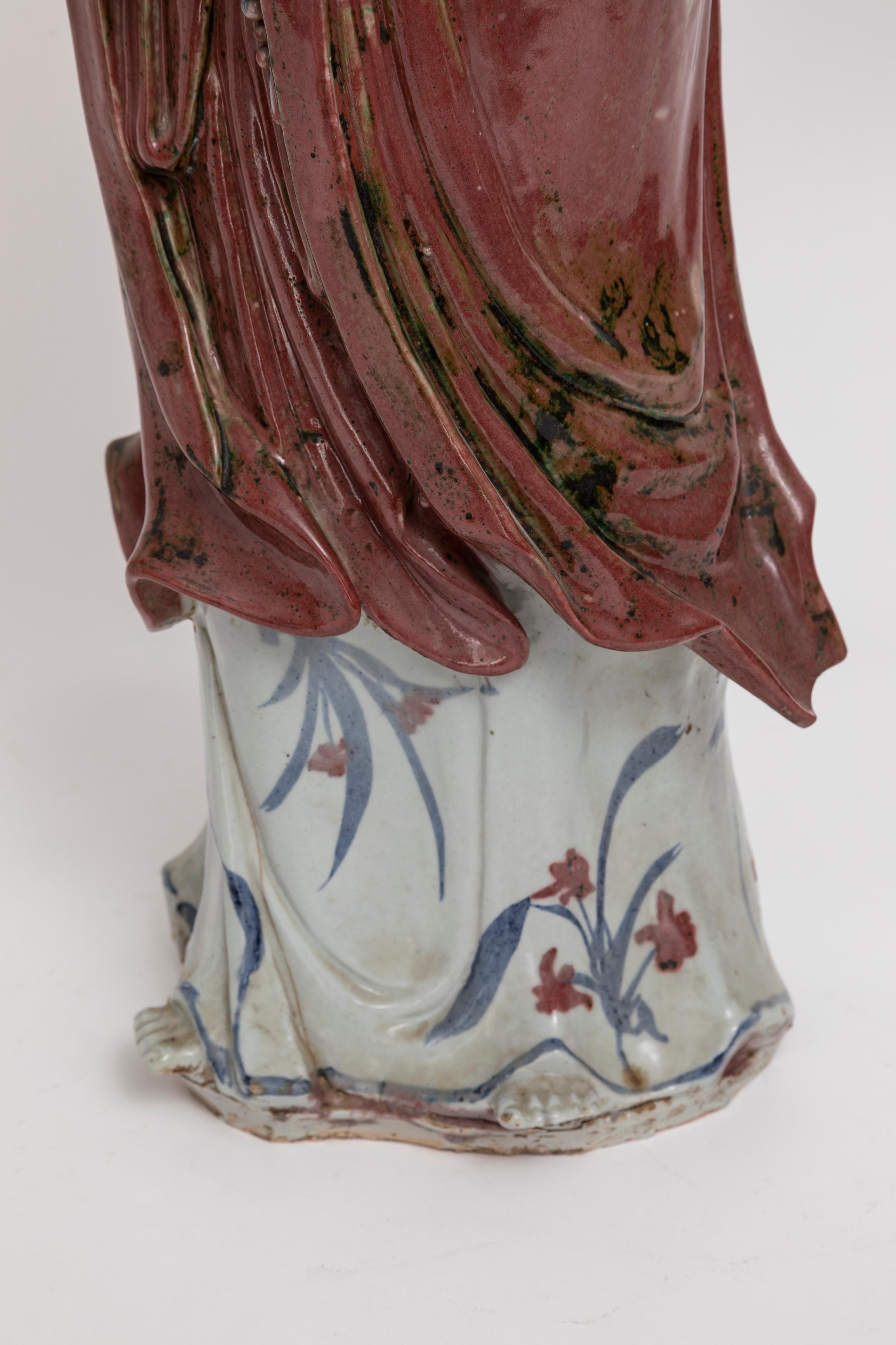 A Large Japanese Porcelain Figure of a Guanyin For Sale 5