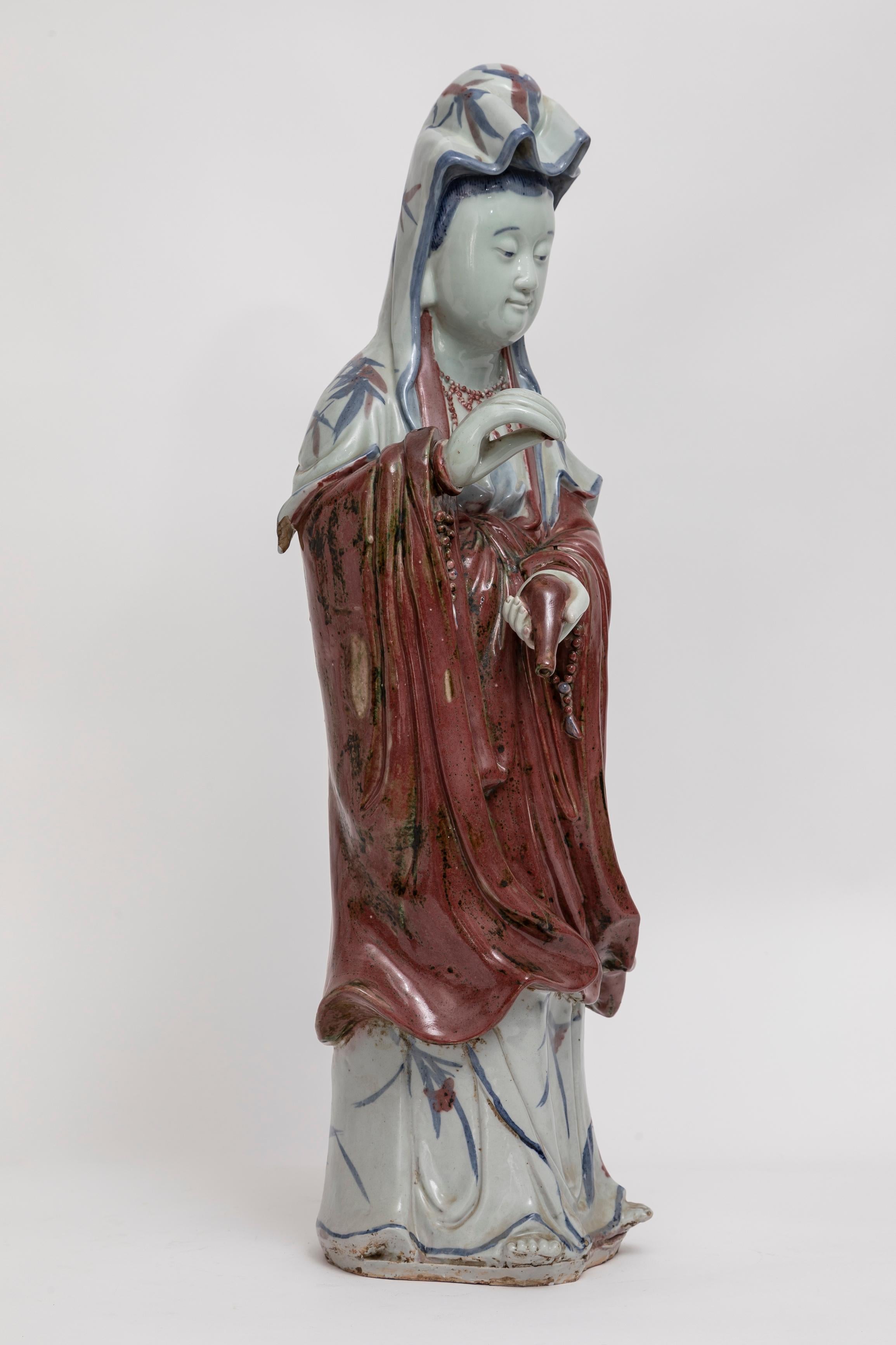 A Large Japanese Porcelain Figure of a Guanyin In Good Condition For Sale In New York, NY