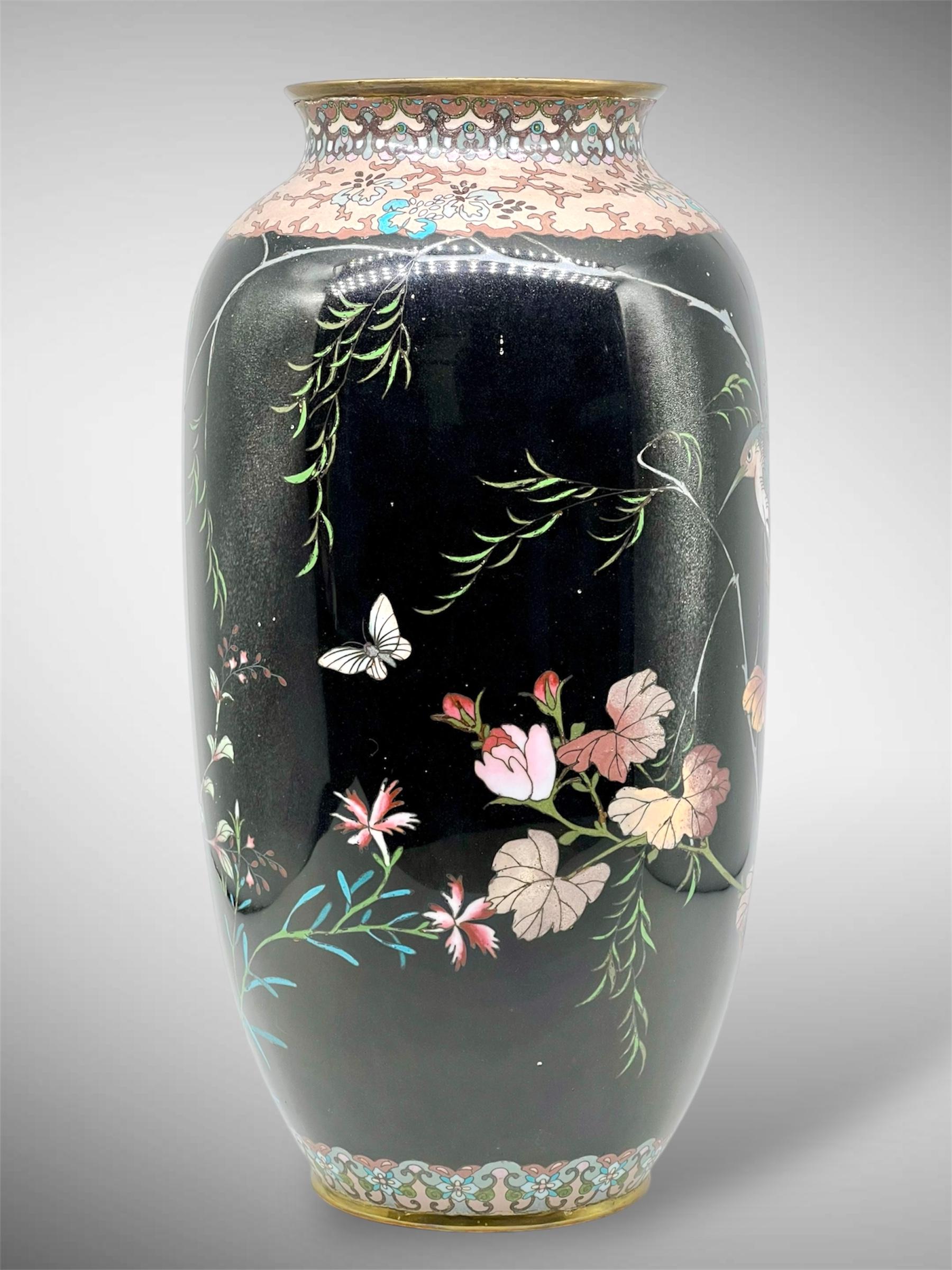 Grand vase en émail cloisonné noir de jais de la période Meiji en vente 3