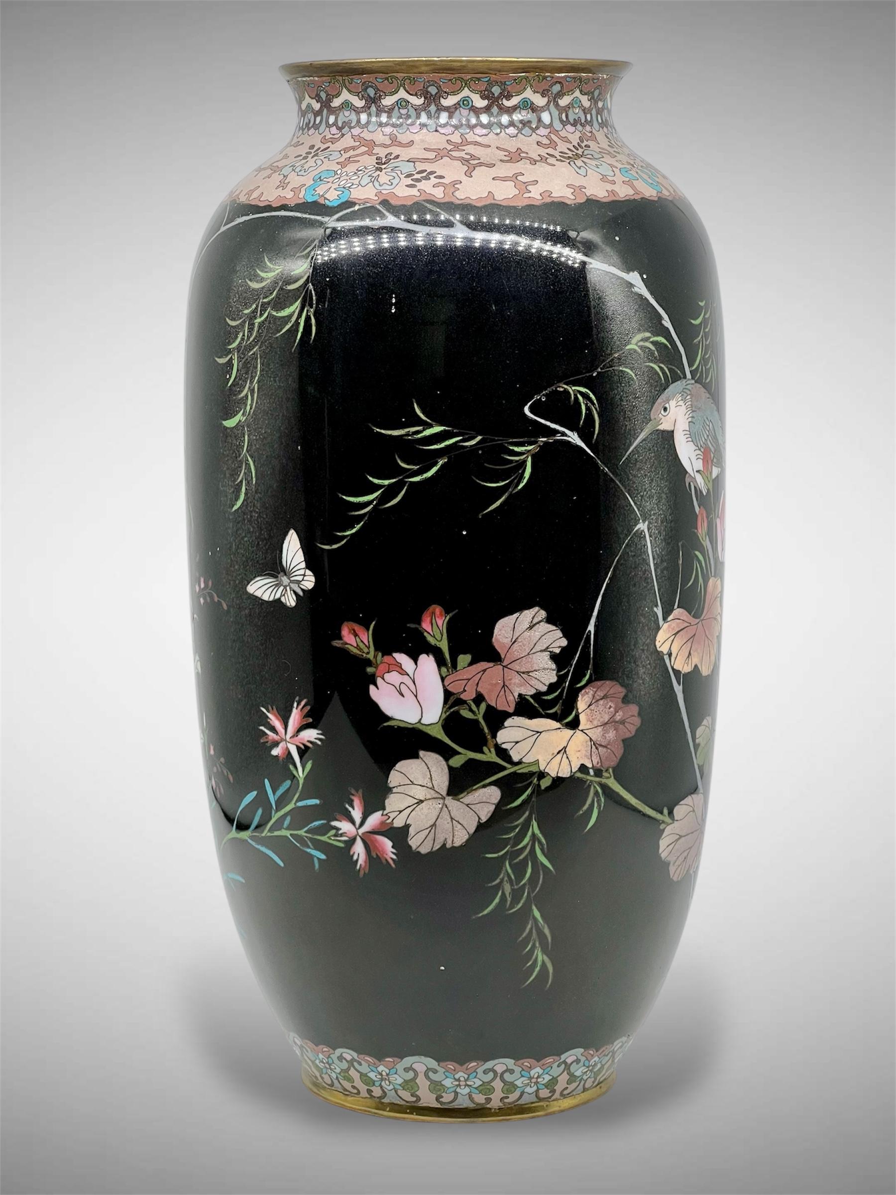 Grand vase en émail cloisonné noir de jais de la période Meiji en vente 5