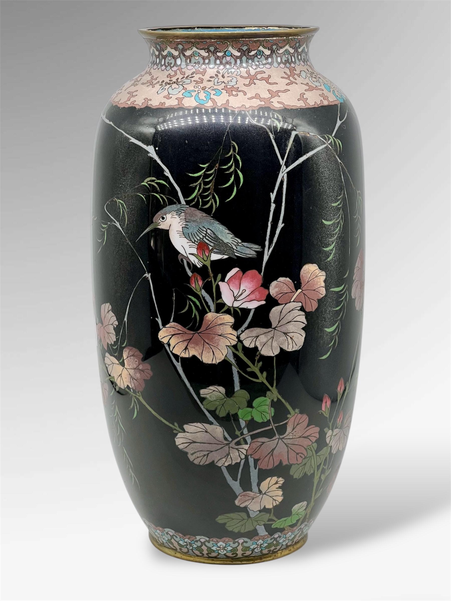 Grand vase en émail cloisonné noir de jais de la période Meiji en vente 7