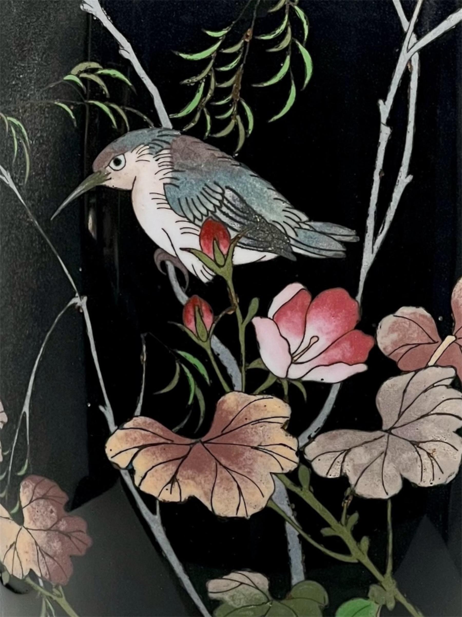 Grand vase en émail cloisonné noir de jais de la période Meiji en vente 8