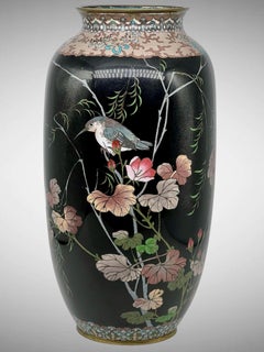Grand vase en émail cloisonné noir de jais de la période Meiji