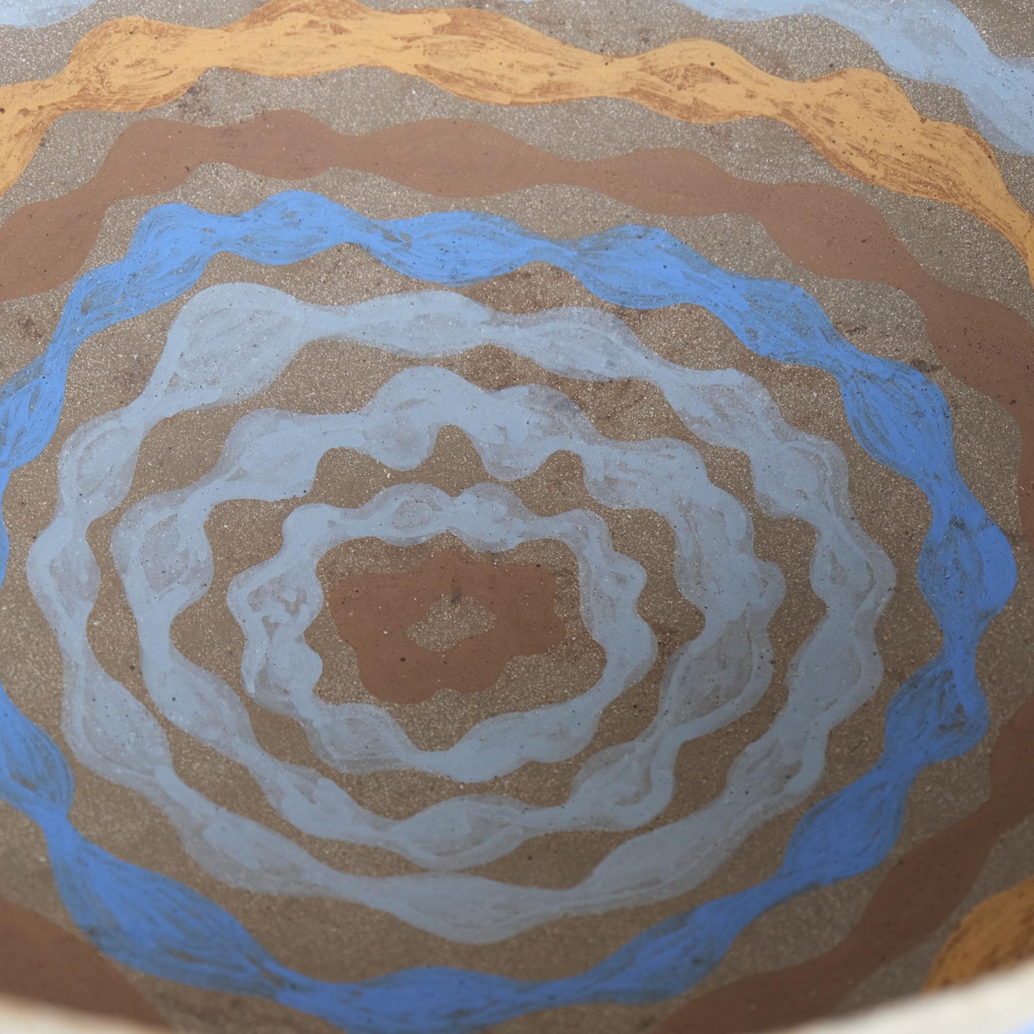 XXI secolo e contemporaneo Una grande ciotola artistica in ceramica di Kati Tuominen-Niittylä, blu e gialla, serie Marocco 2 in vendita
