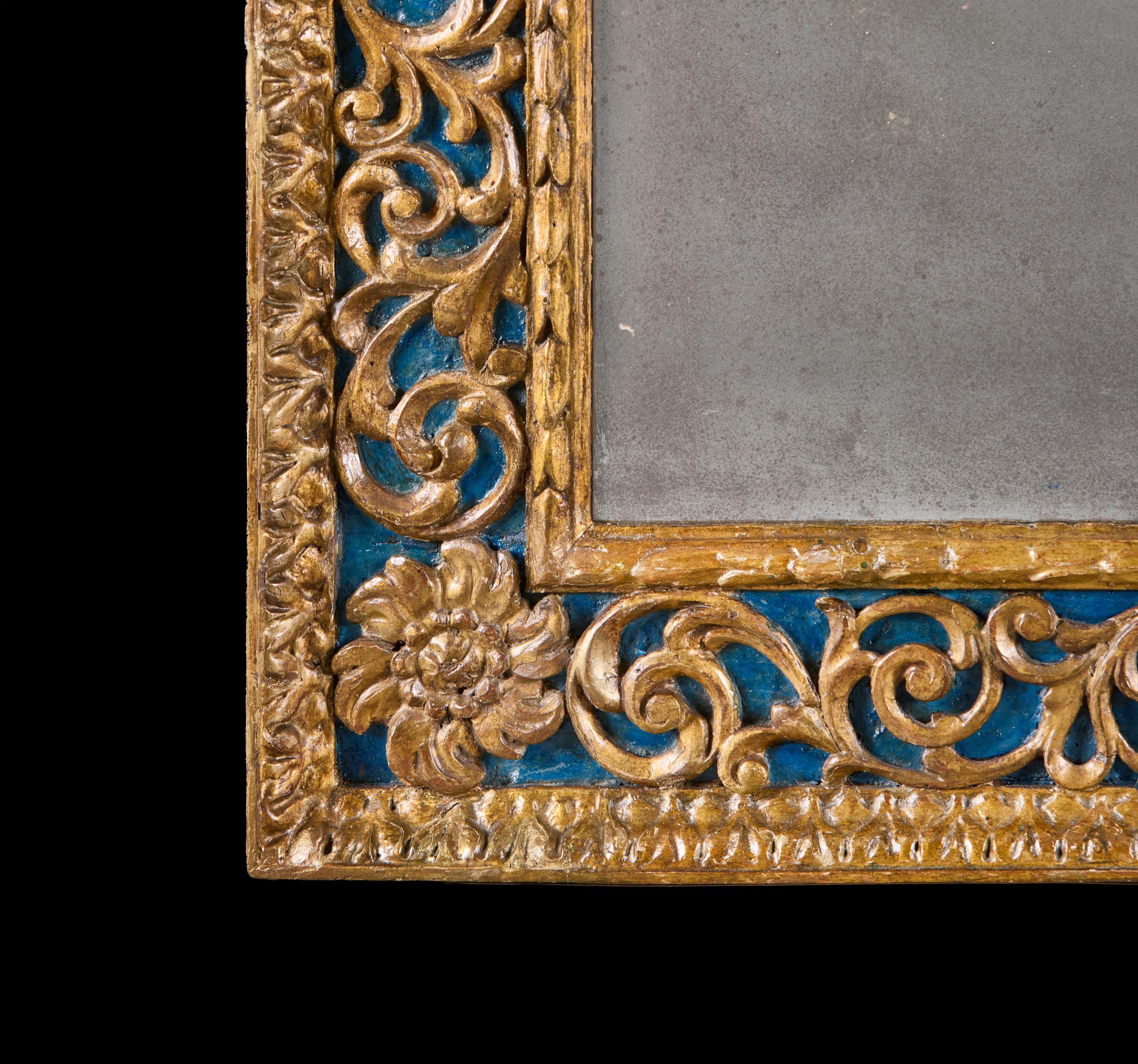 Gran espejo de pared florentino de madera dorada y azul de finales del siglo XVII Italiano