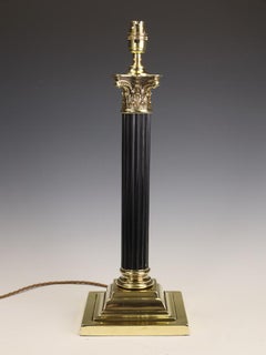Grande lampe de table à colonne corinthienne britannique de la fin du XIXe siècle