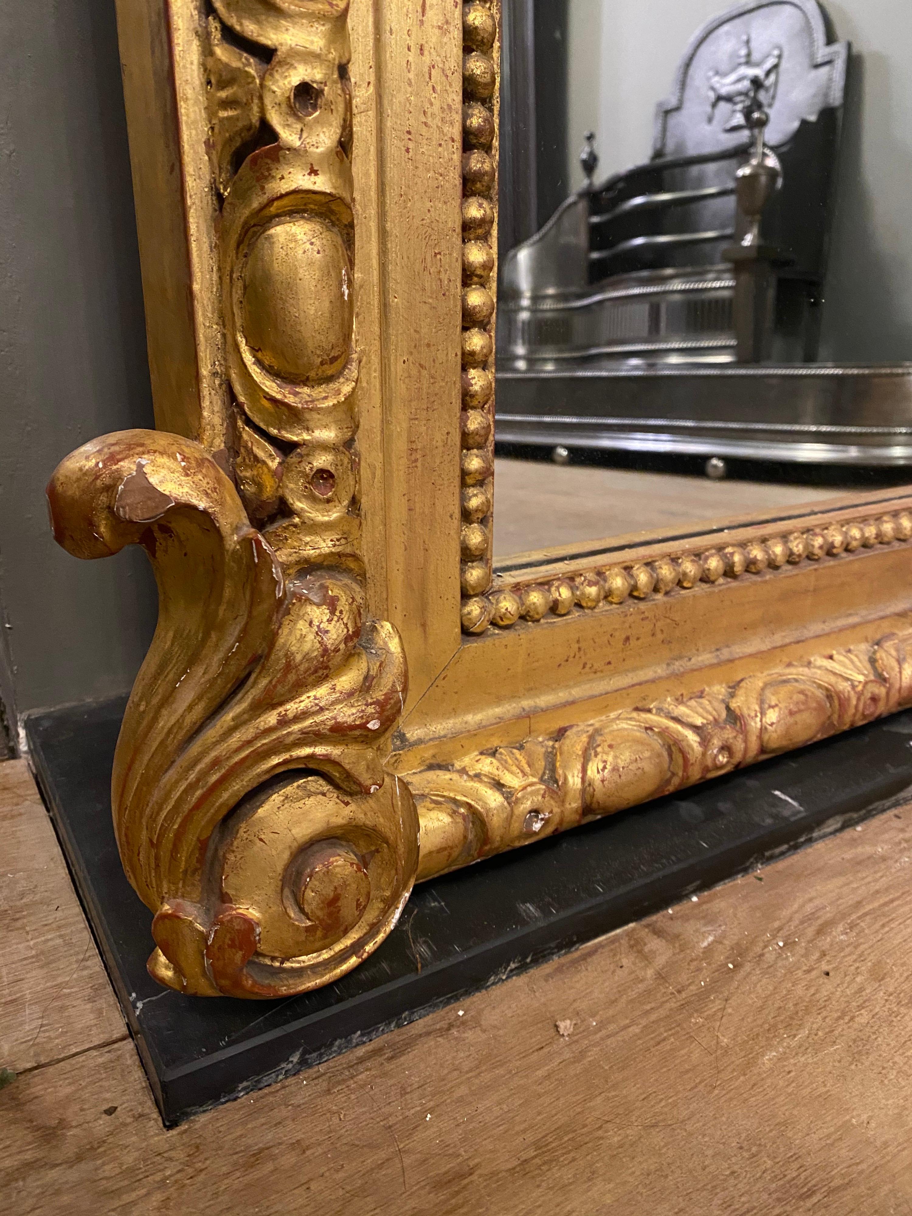 Grand miroir français de la fin du XIXe siècle, doré à l'or en vente 3
