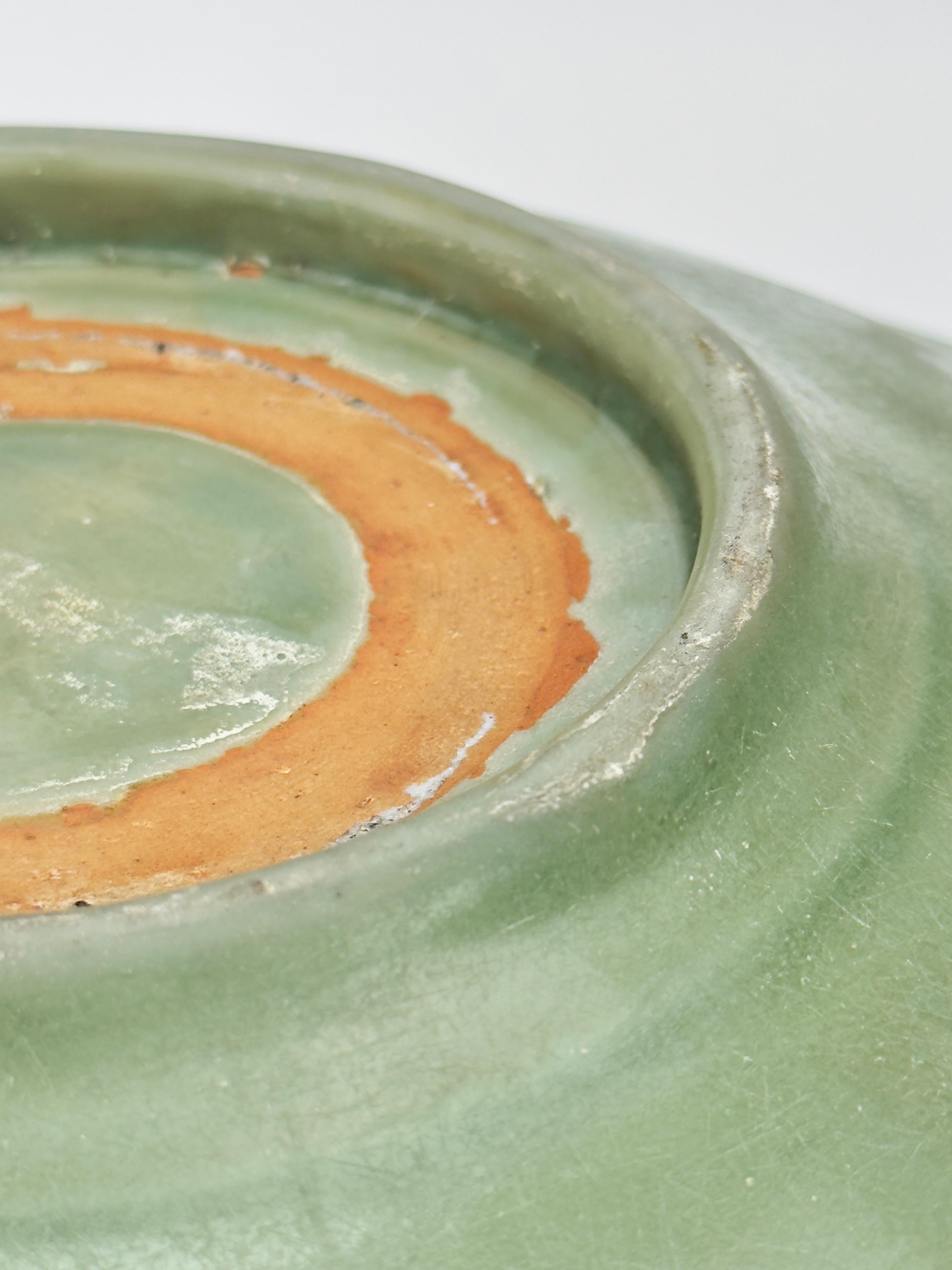 Grande piatto in celadon 'Longquan', dinastia Ming, XV secolo in vendita 3