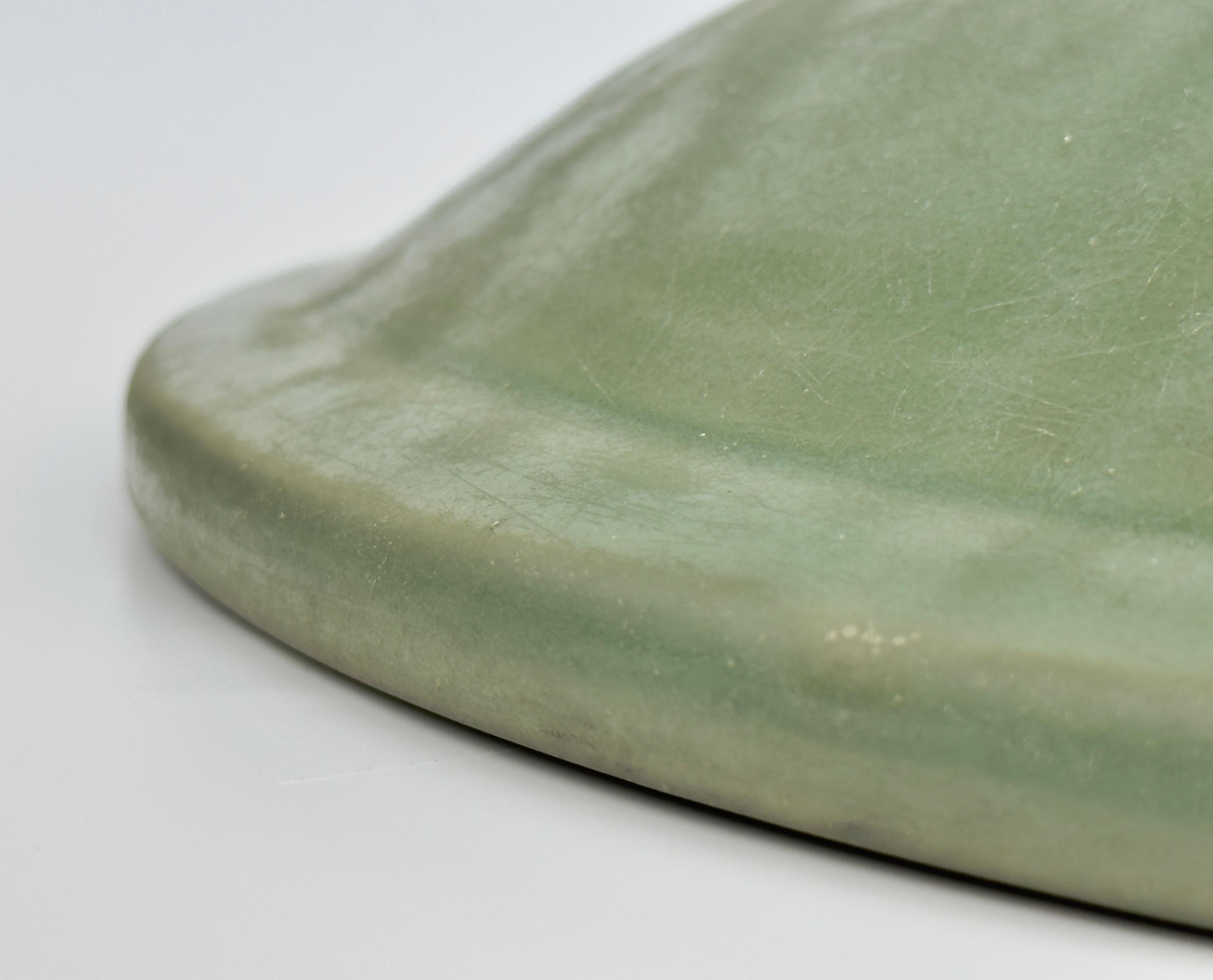 Grande piatto in celadon 'Longquan', dinastia Ming, XV secolo in vendita 5